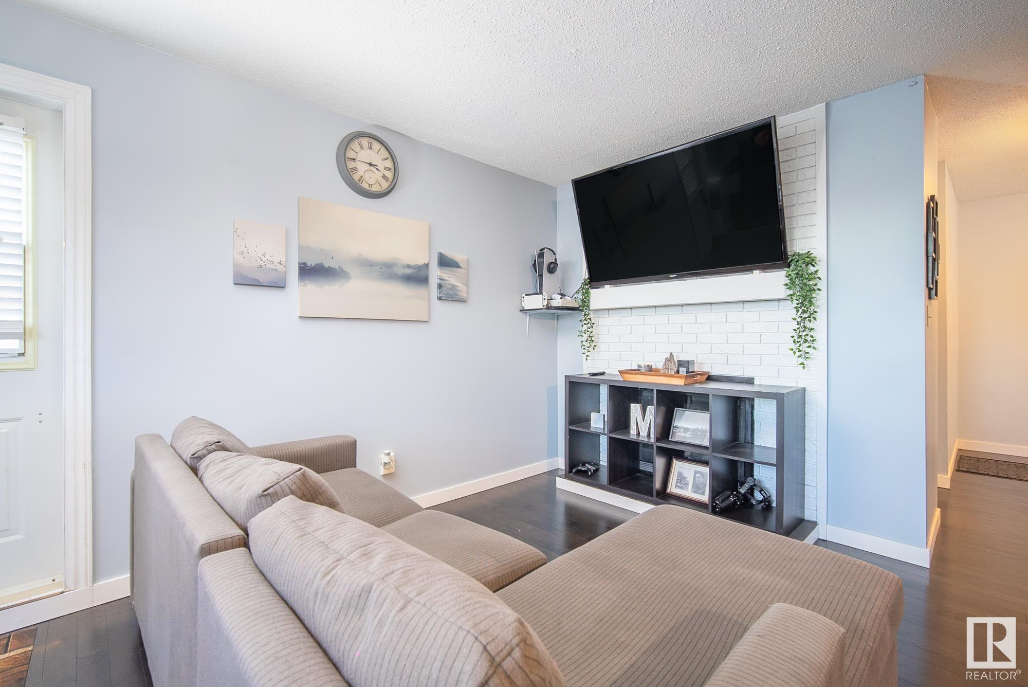 310 60 ALPINE Place