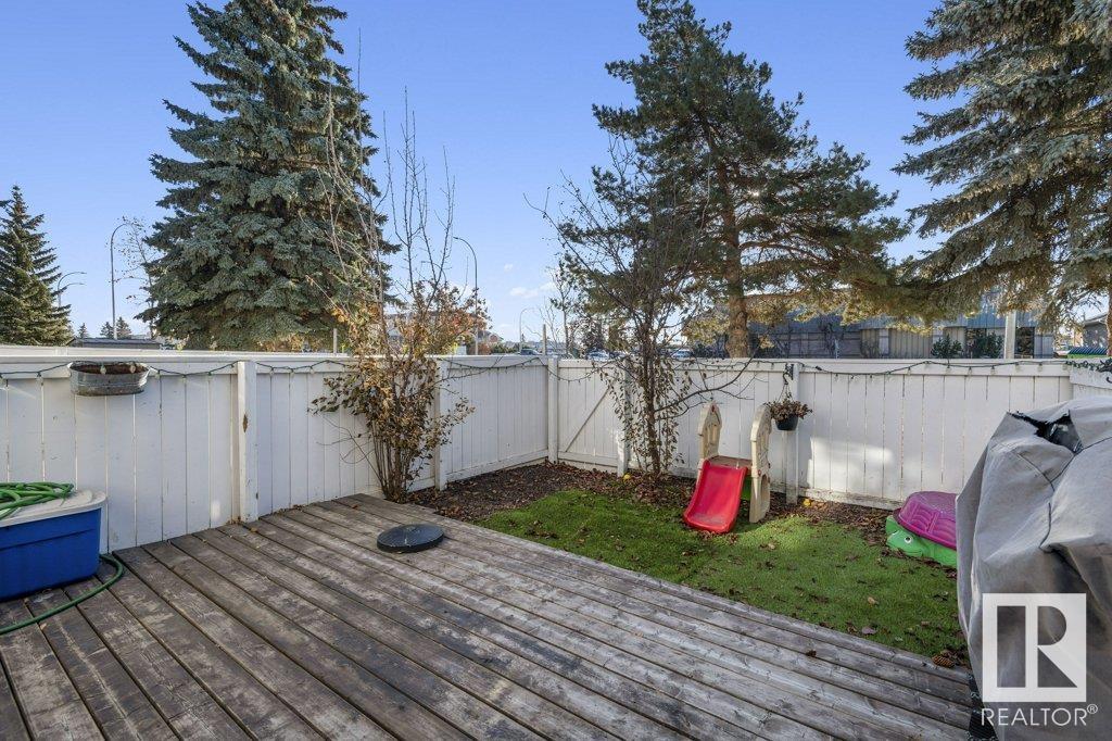 2 100 WESTRIDGE Crescent