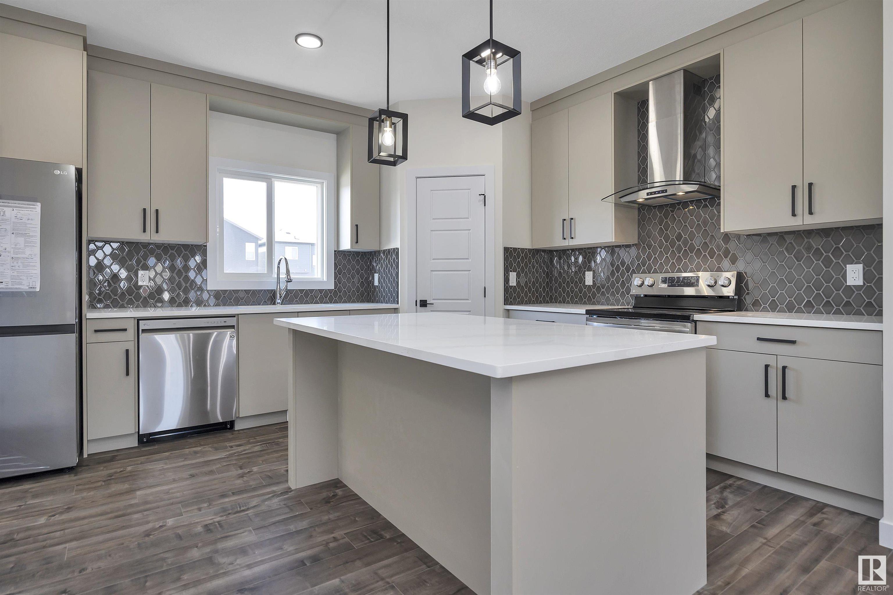 424 Blackstone Link