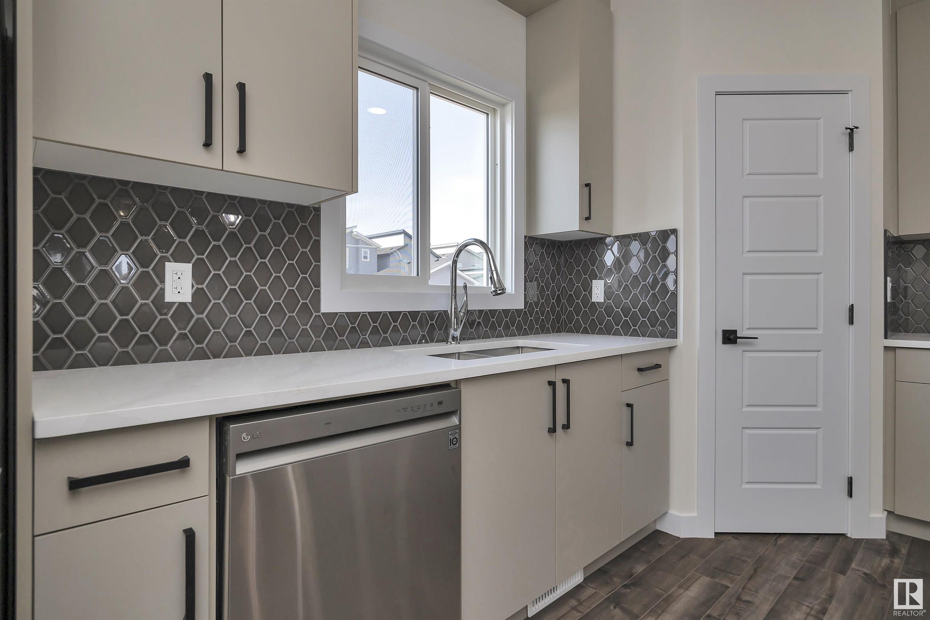 424 Blackstone Link