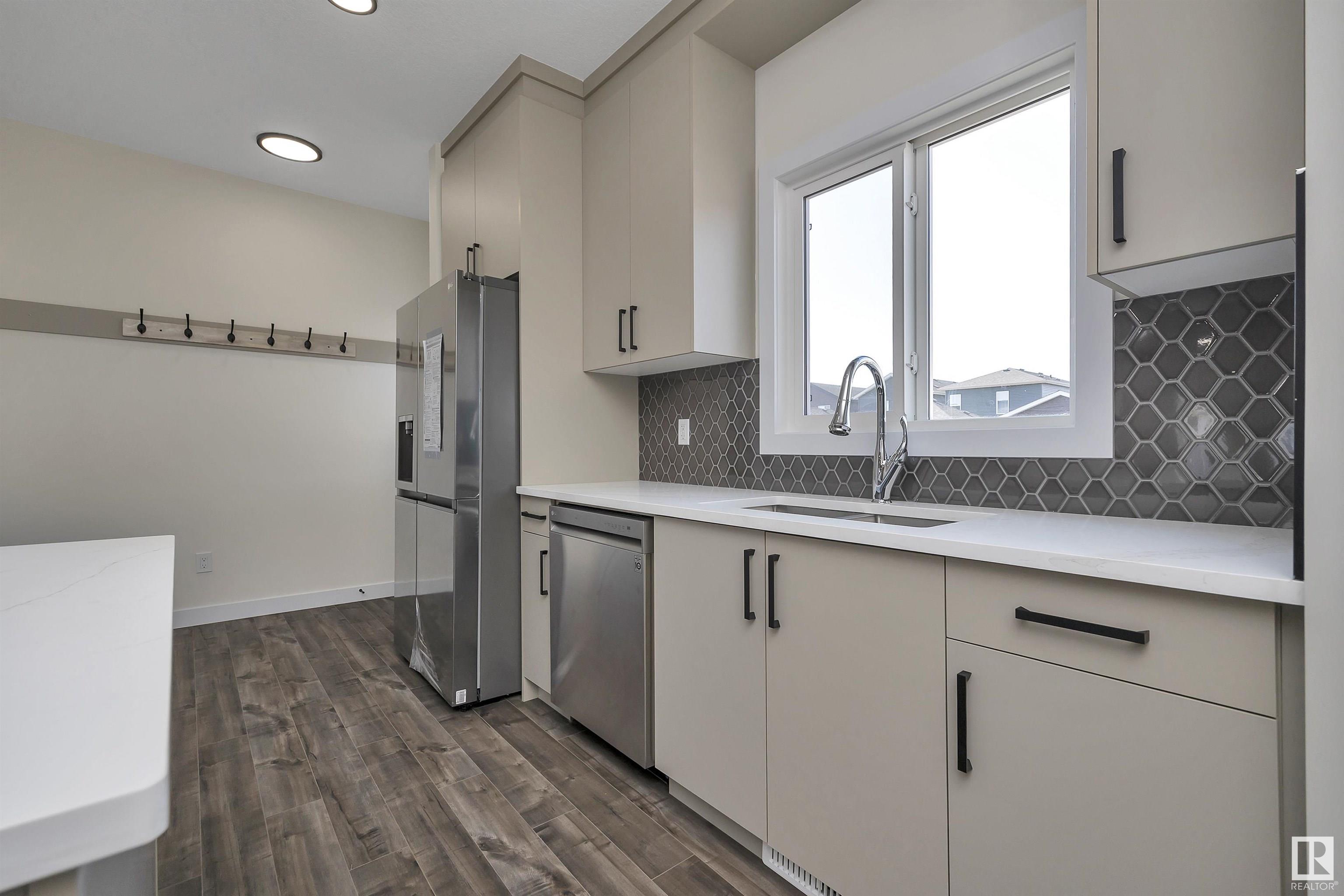 424 Blackstone Link