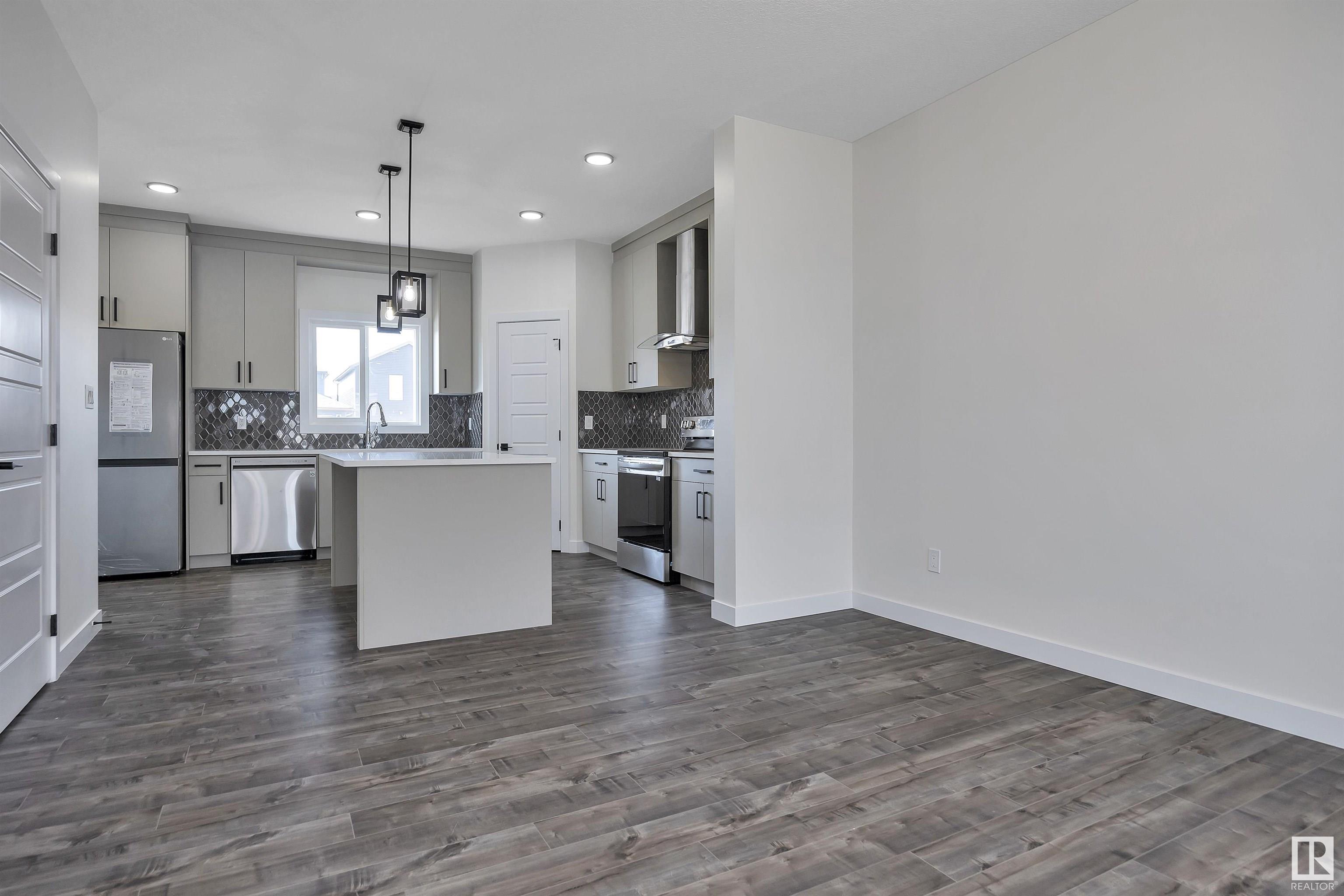 424 Blackstone Link