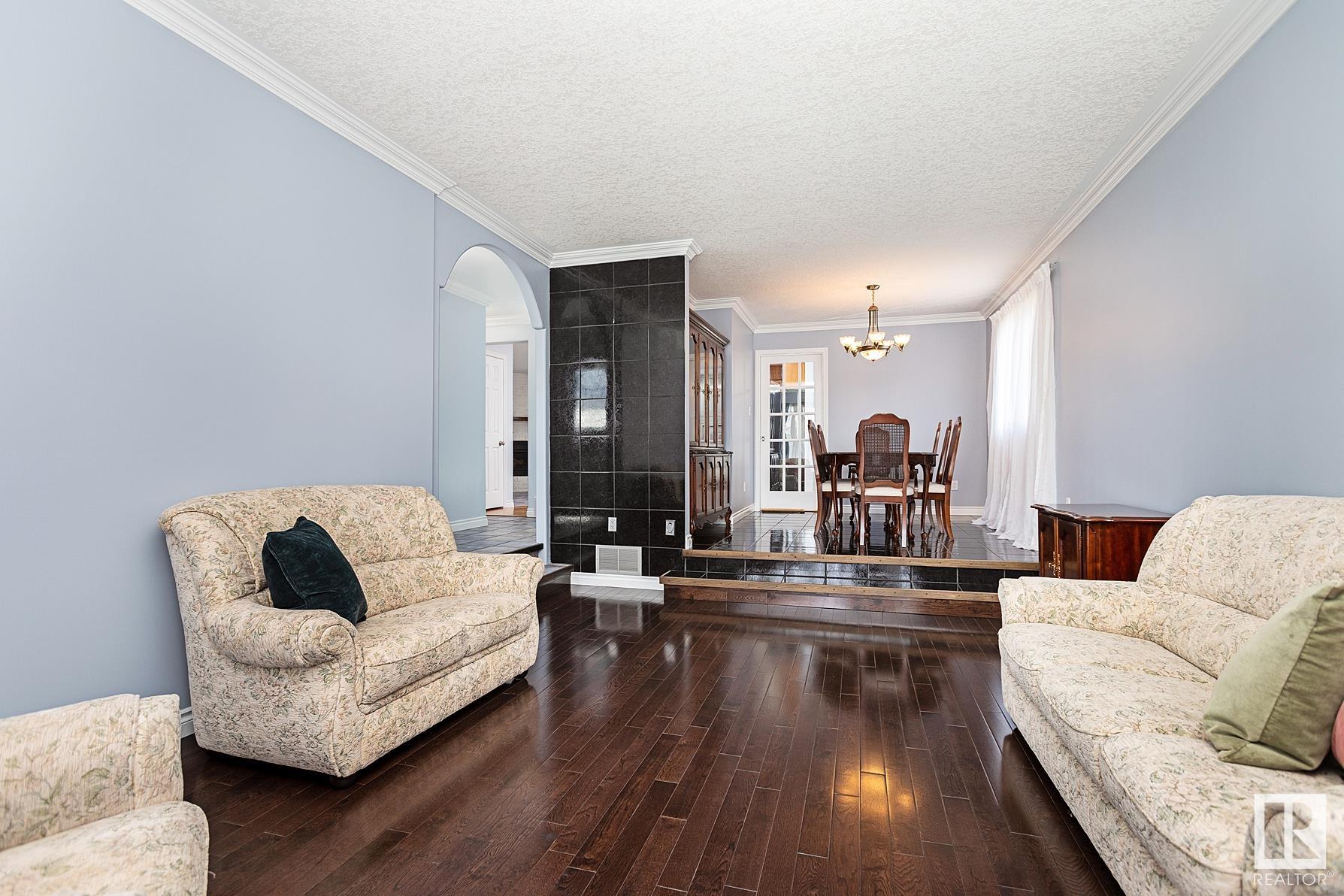 1114 PARKER Terrace