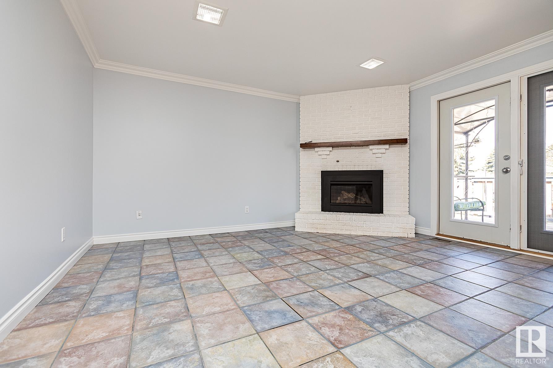 1114 PARKER Terrace