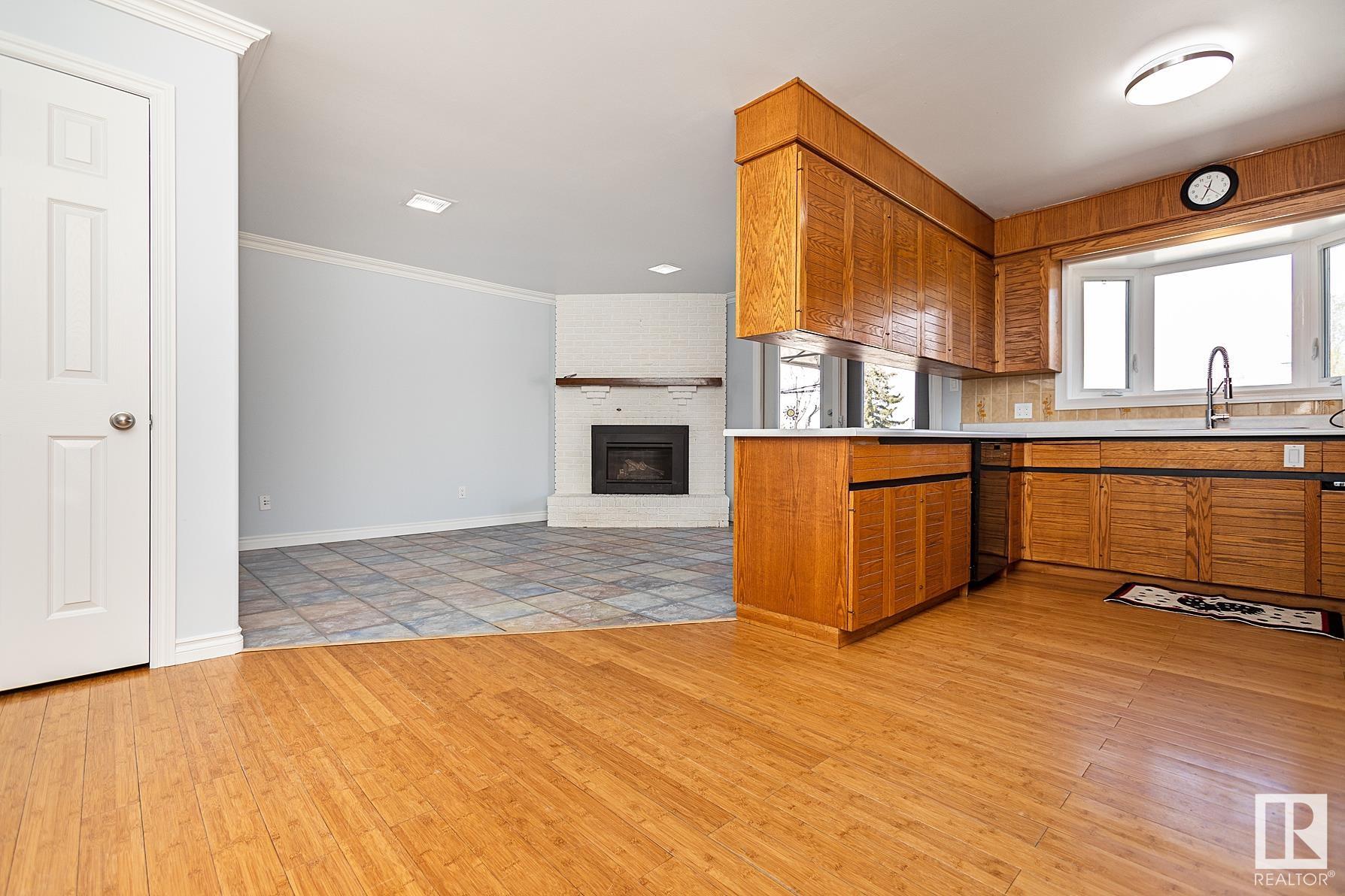 1114 PARKER Terrace