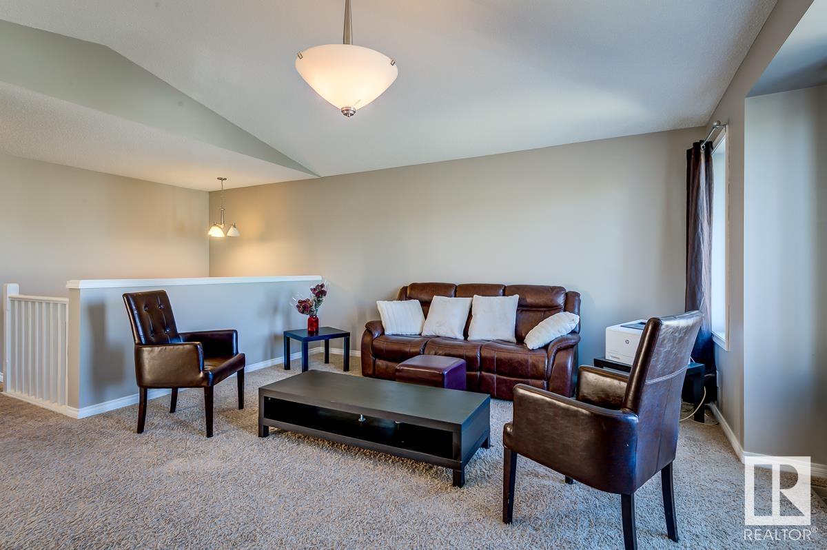 1080 FOXWOOD Crescent