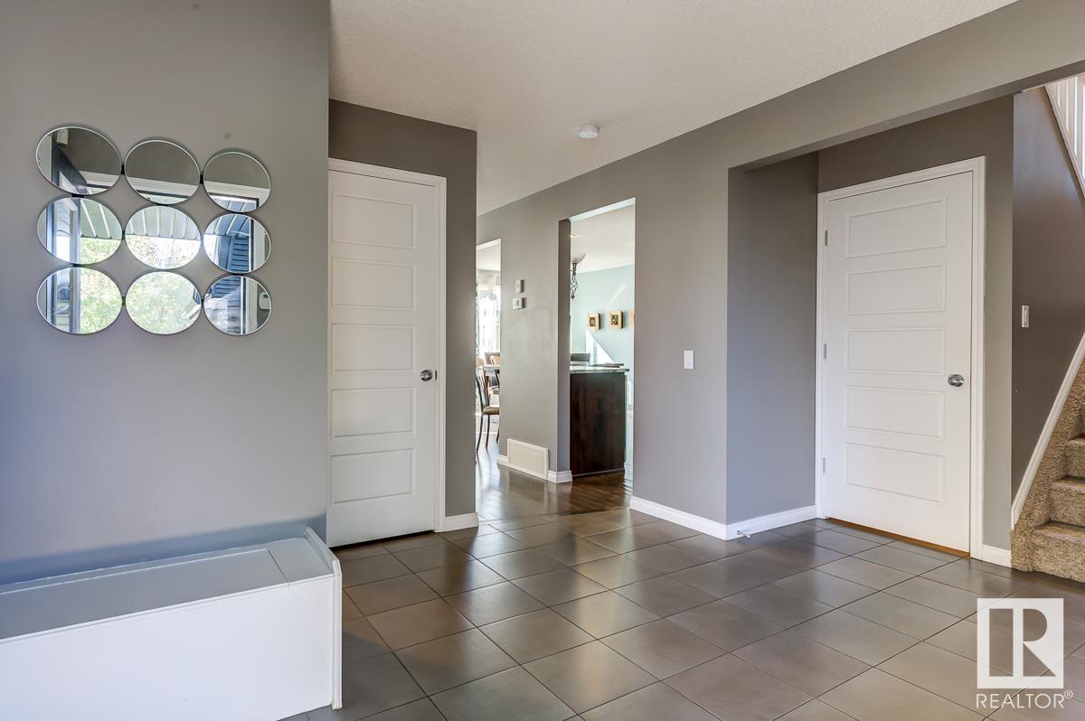 1080 FOXWOOD Crescent