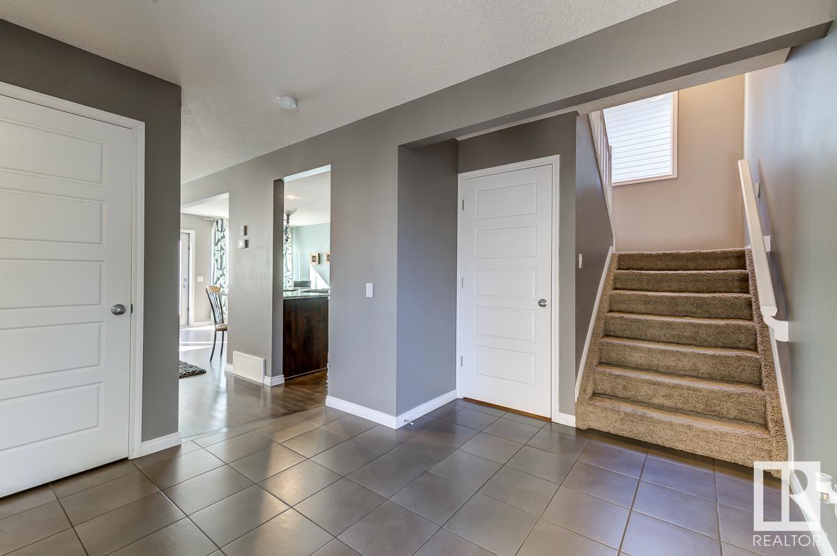 1080 FOXWOOD Crescent