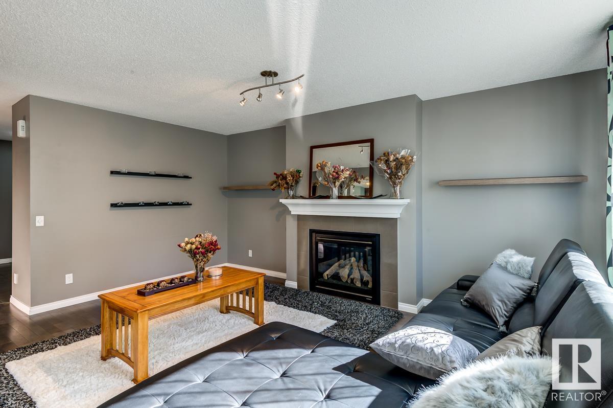1080 FOXWOOD Crescent
