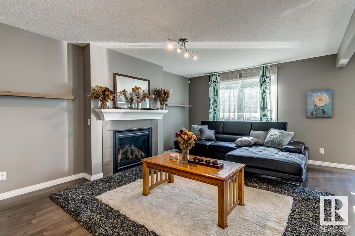 1080 FOXWOOD Crescent