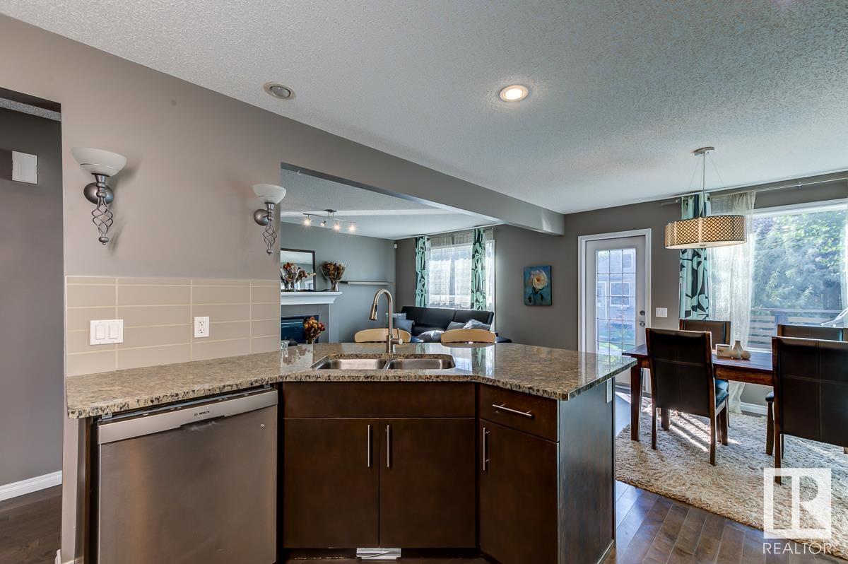 1080 FOXWOOD Crescent