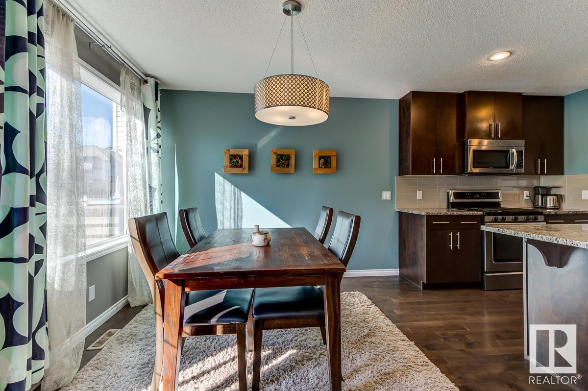 1080 FOXWOOD Crescent