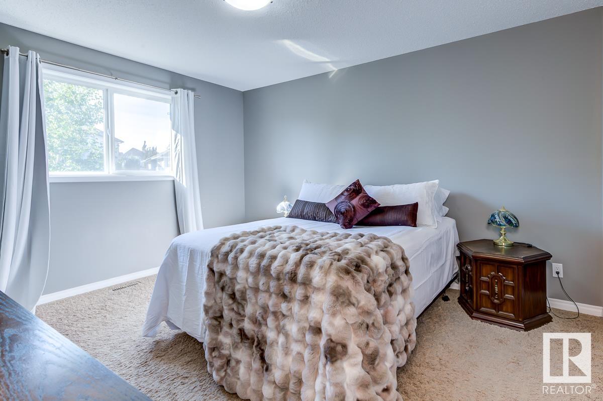 1080 FOXWOOD Crescent