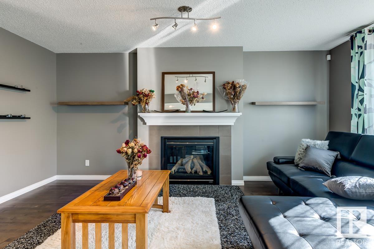 1080 FOXWOOD Crescent