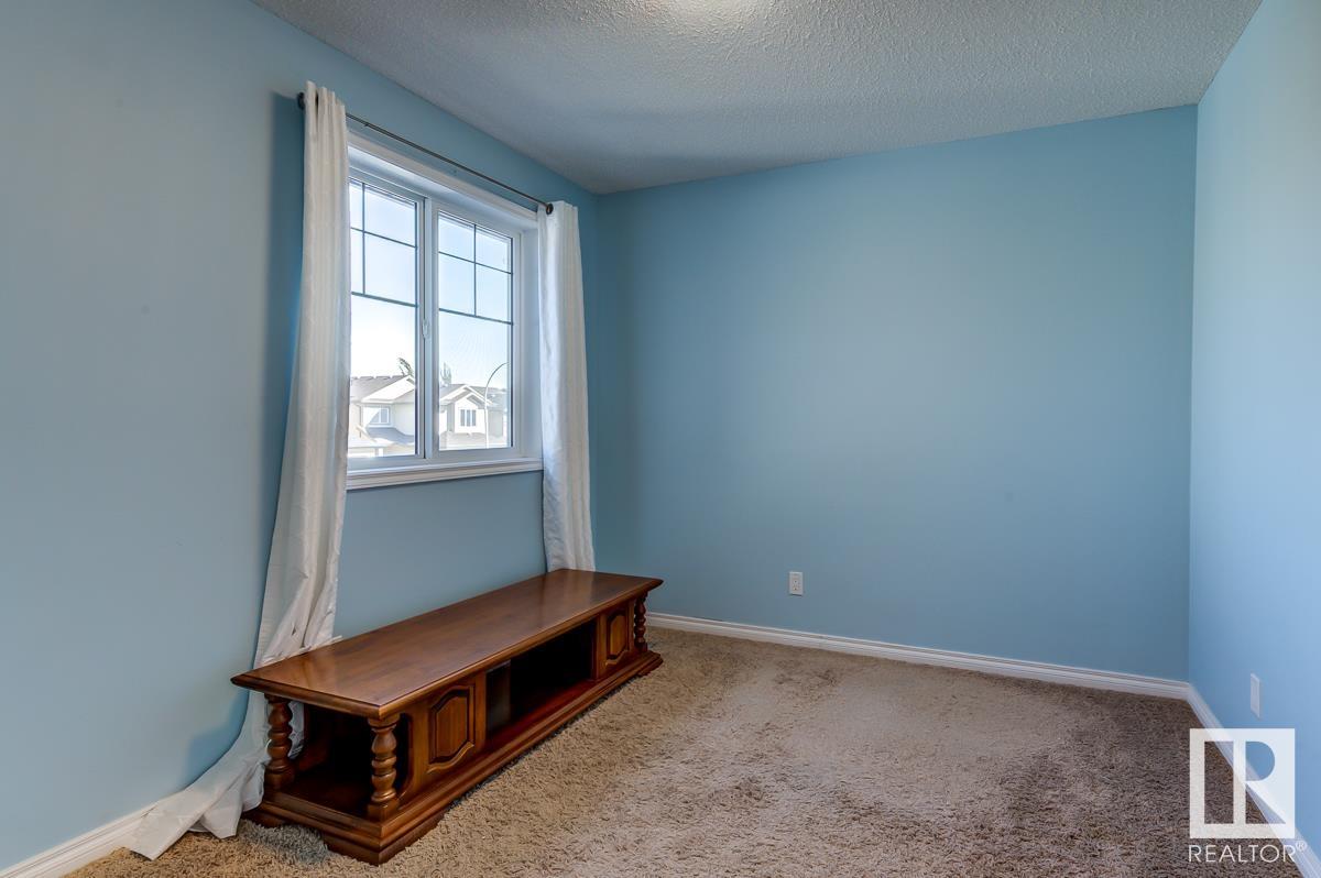 1080 FOXWOOD Crescent