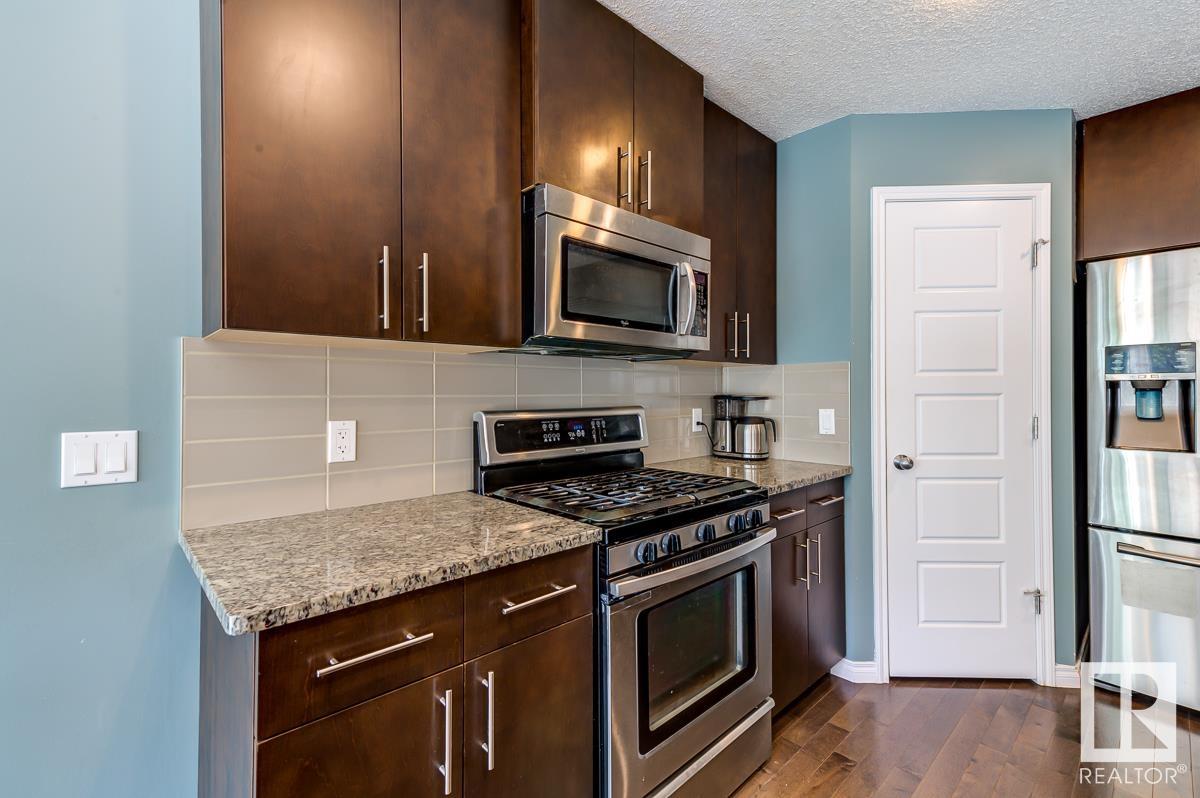 1080 FOXWOOD Crescent