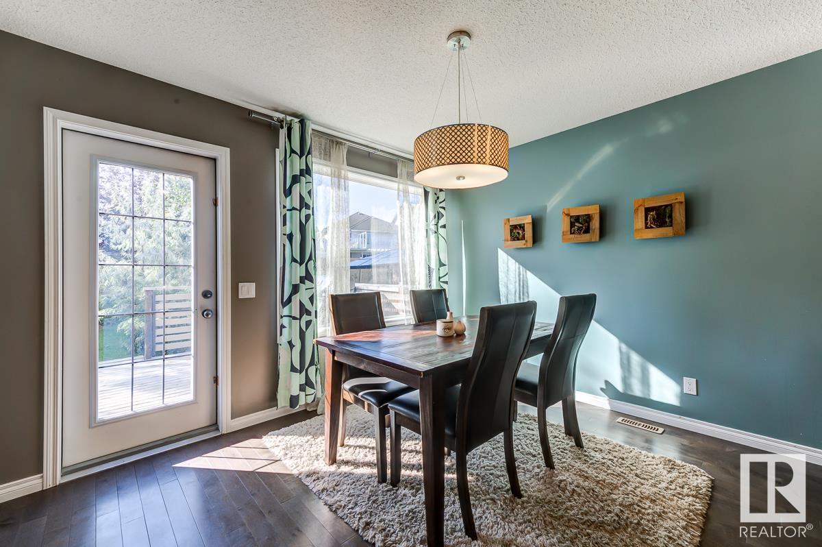 1080 FOXWOOD Crescent