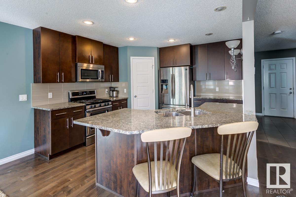 1080 FOXWOOD Crescent