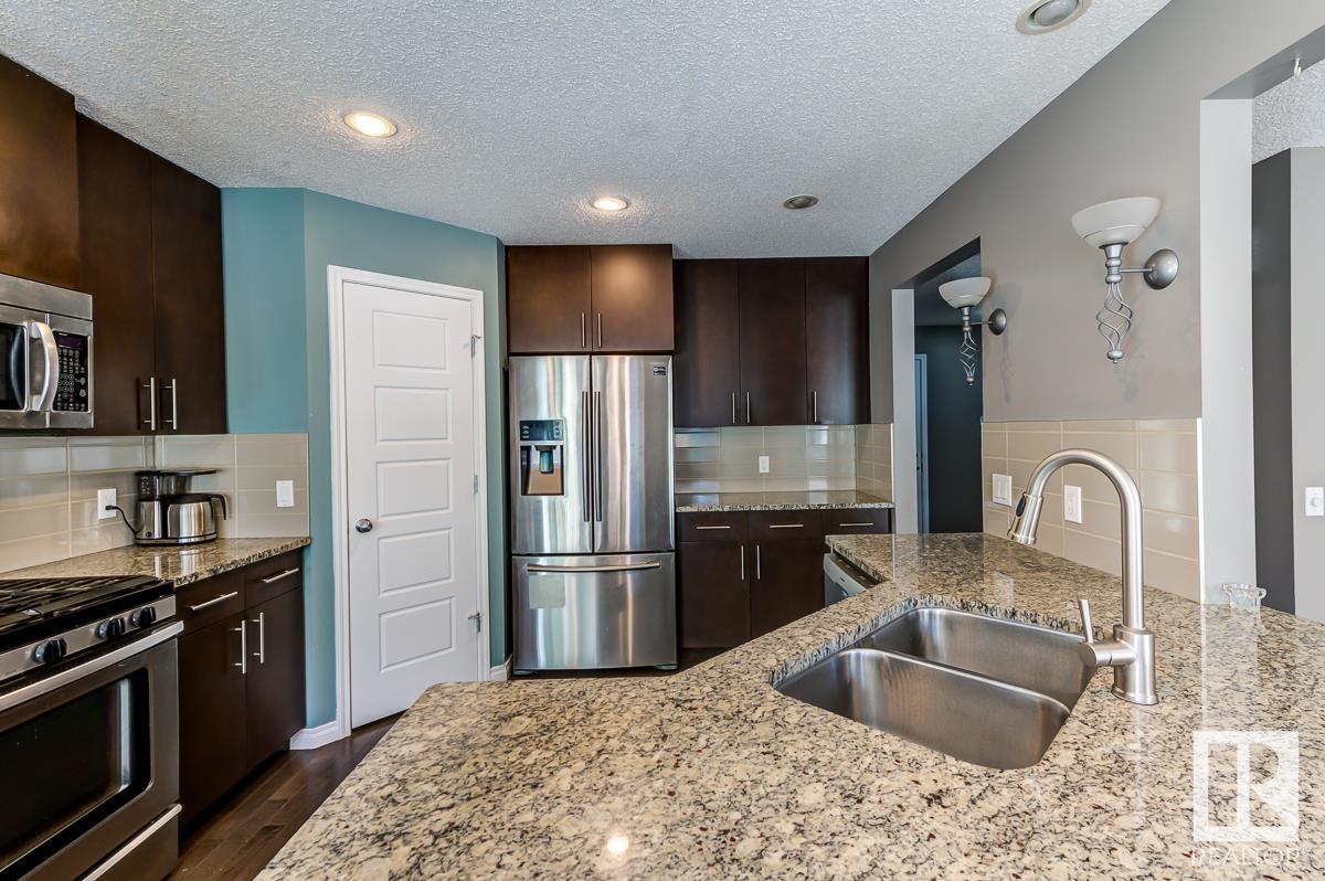 1080 FOXWOOD Crescent