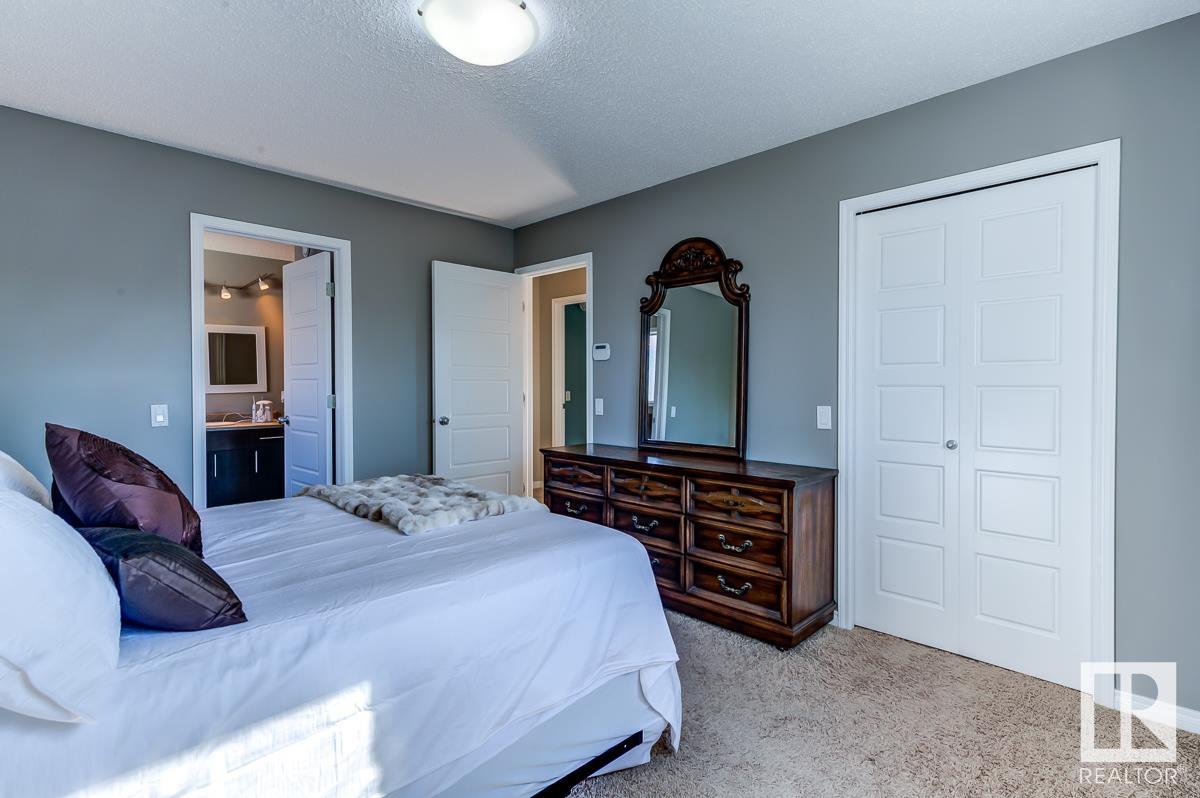 1080 FOXWOOD Crescent