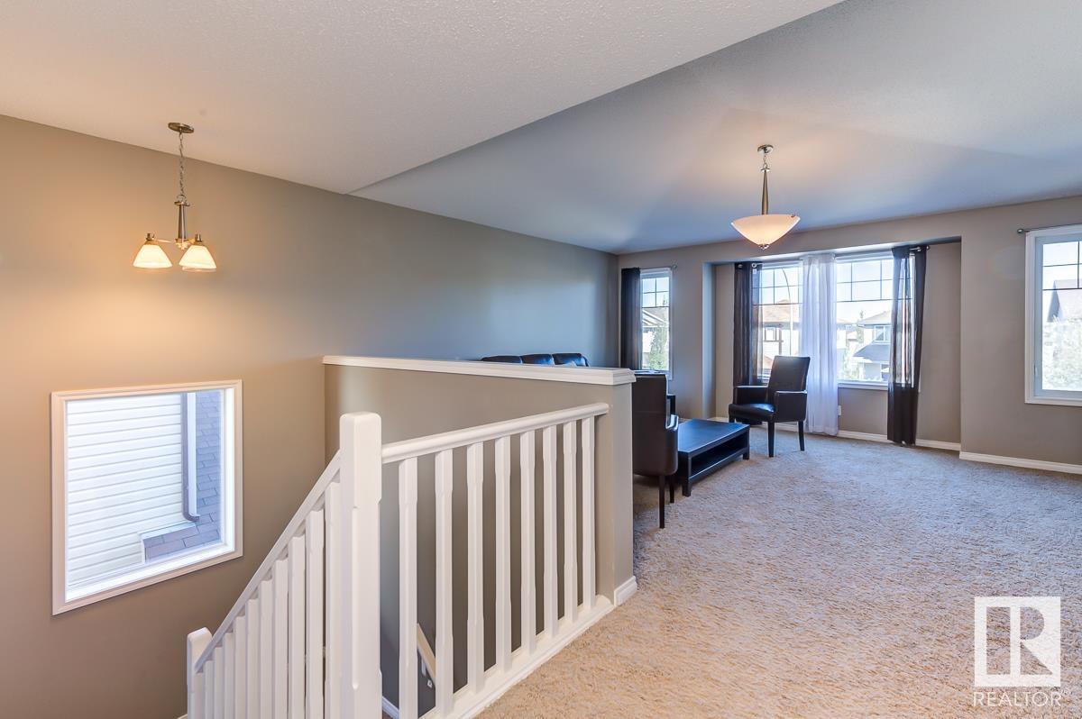 1080 FOXWOOD Crescent