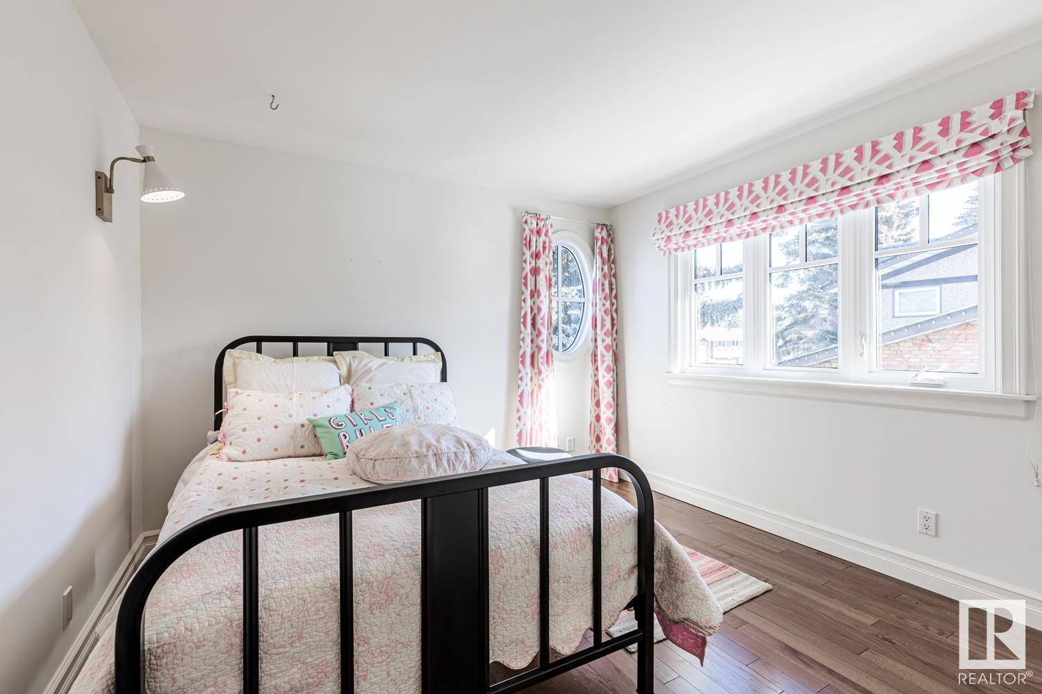 21 BRAESIDE Crescent