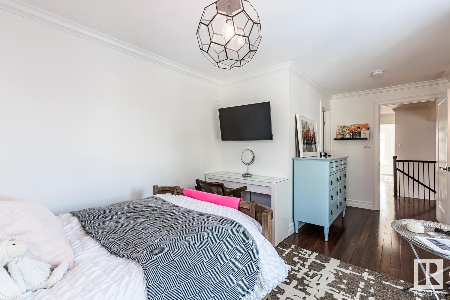 21 BRAESIDE Crescent
