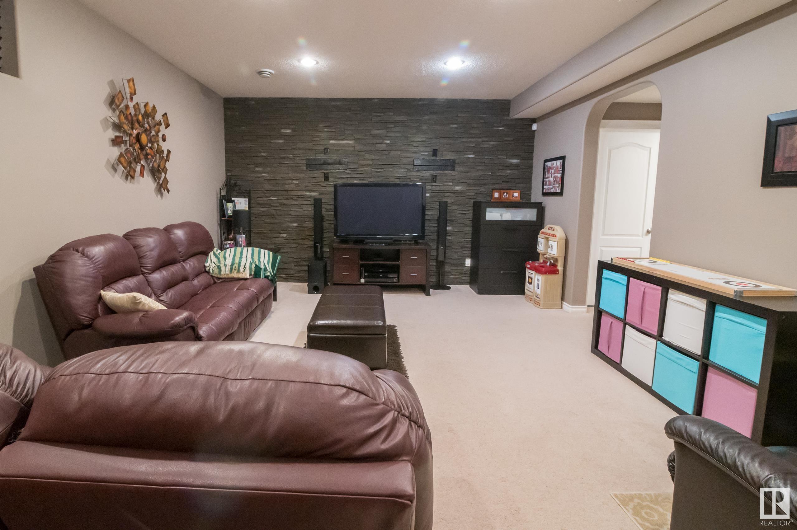 12 ERINDALE Close