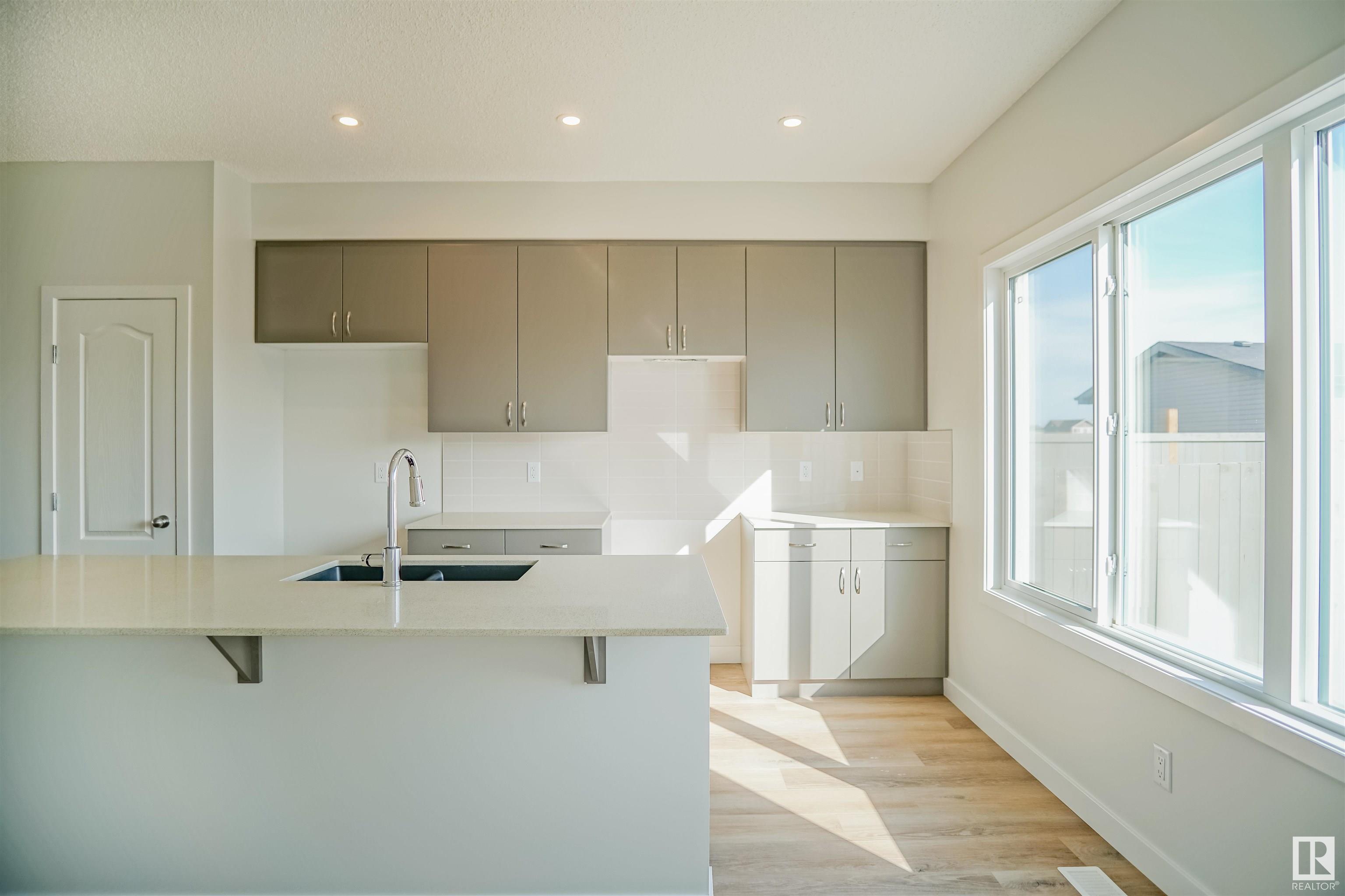 283 Sunland Way