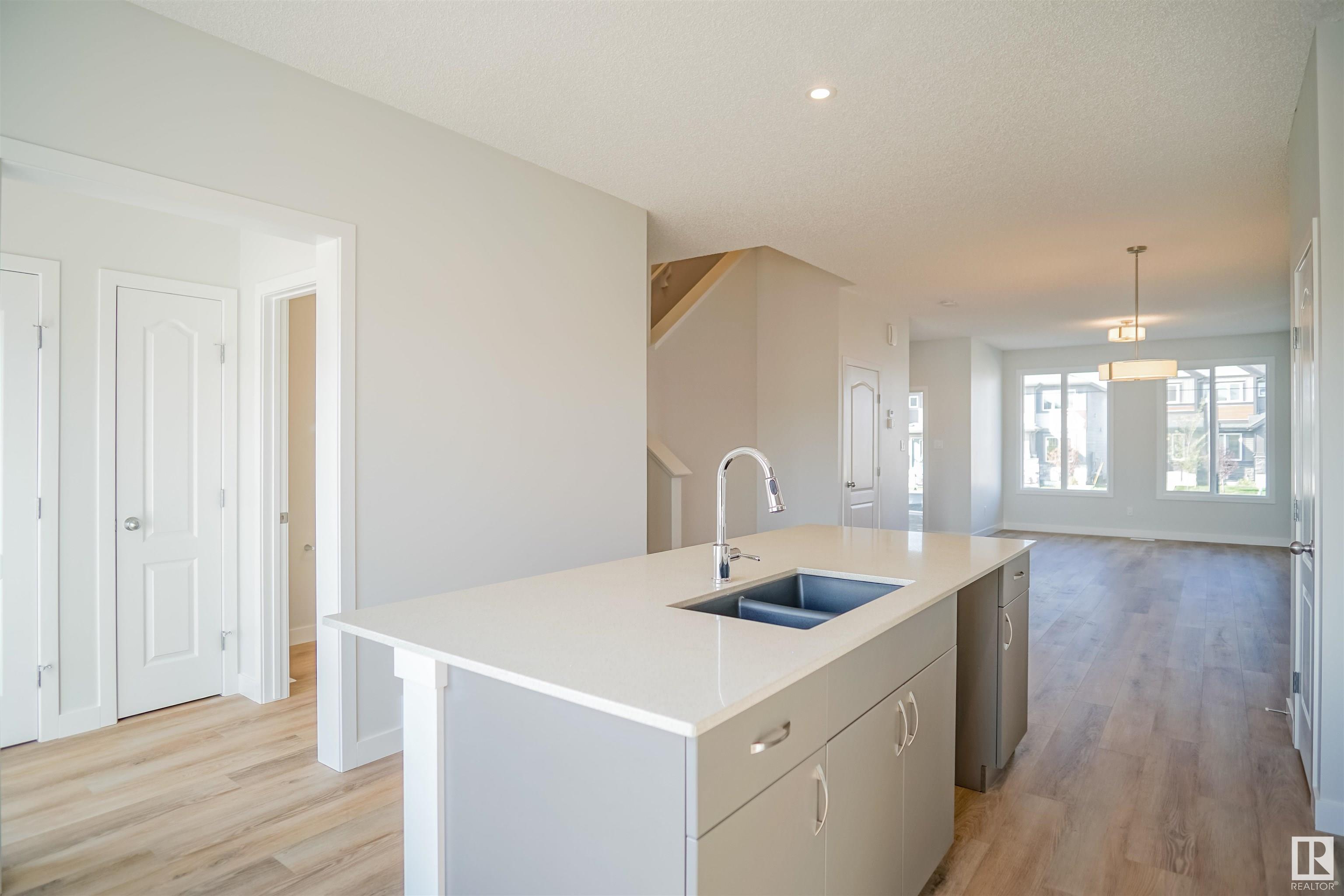 283 Sunland Way