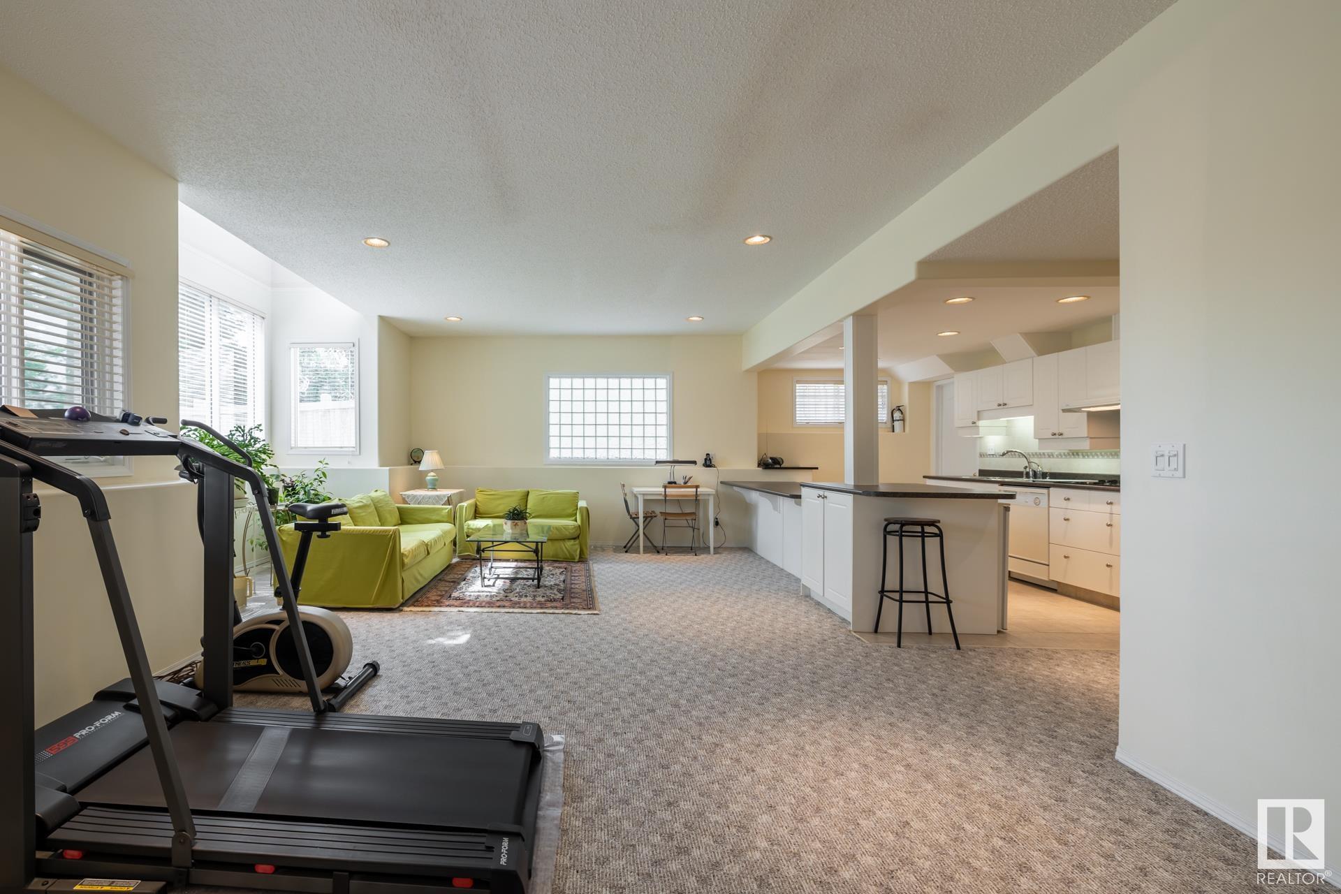 6 EVEREST Crescent