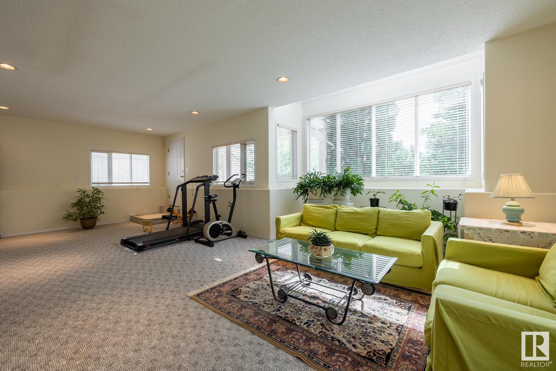 6 EVEREST Crescent
