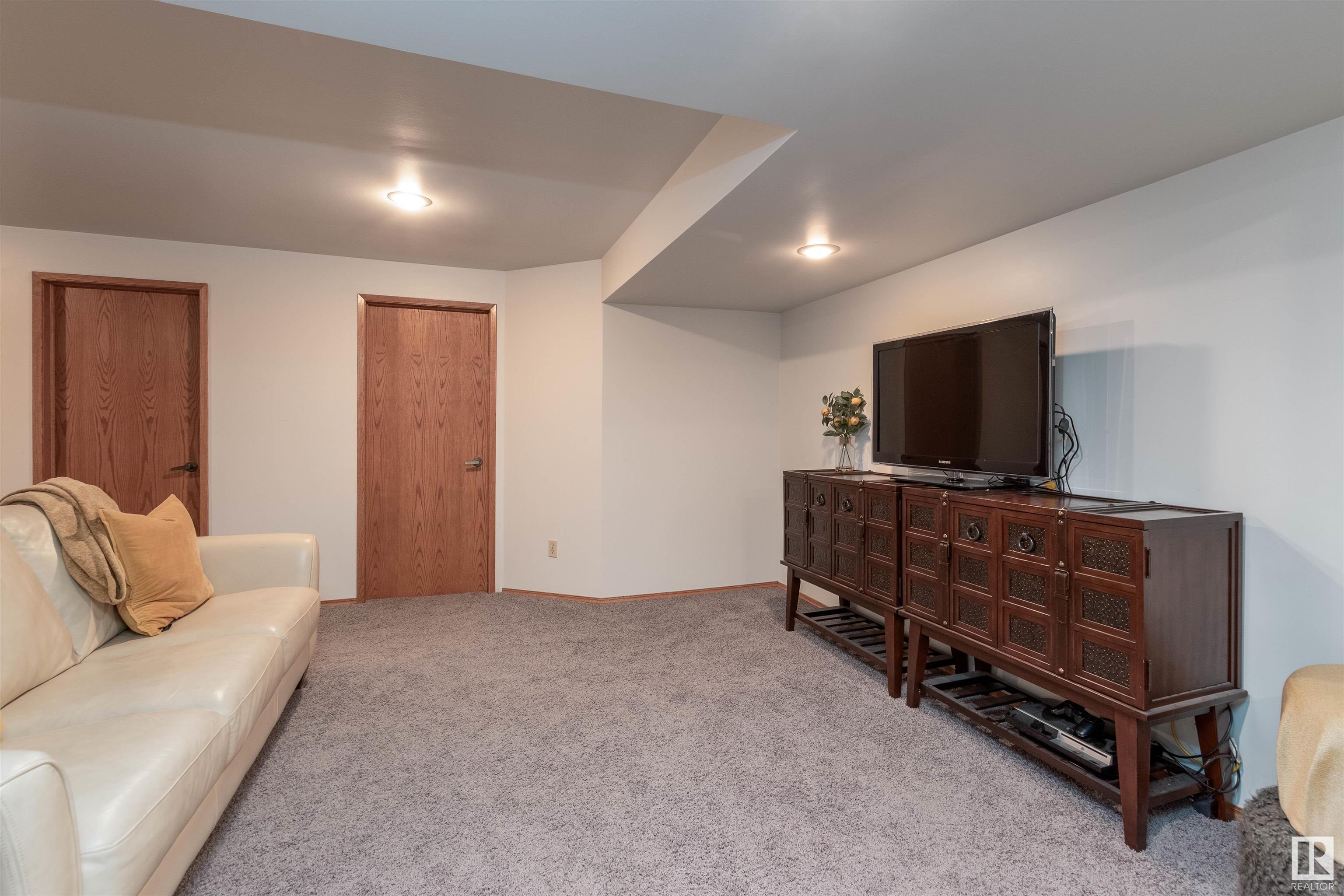 611 WOODBRIDGE Way