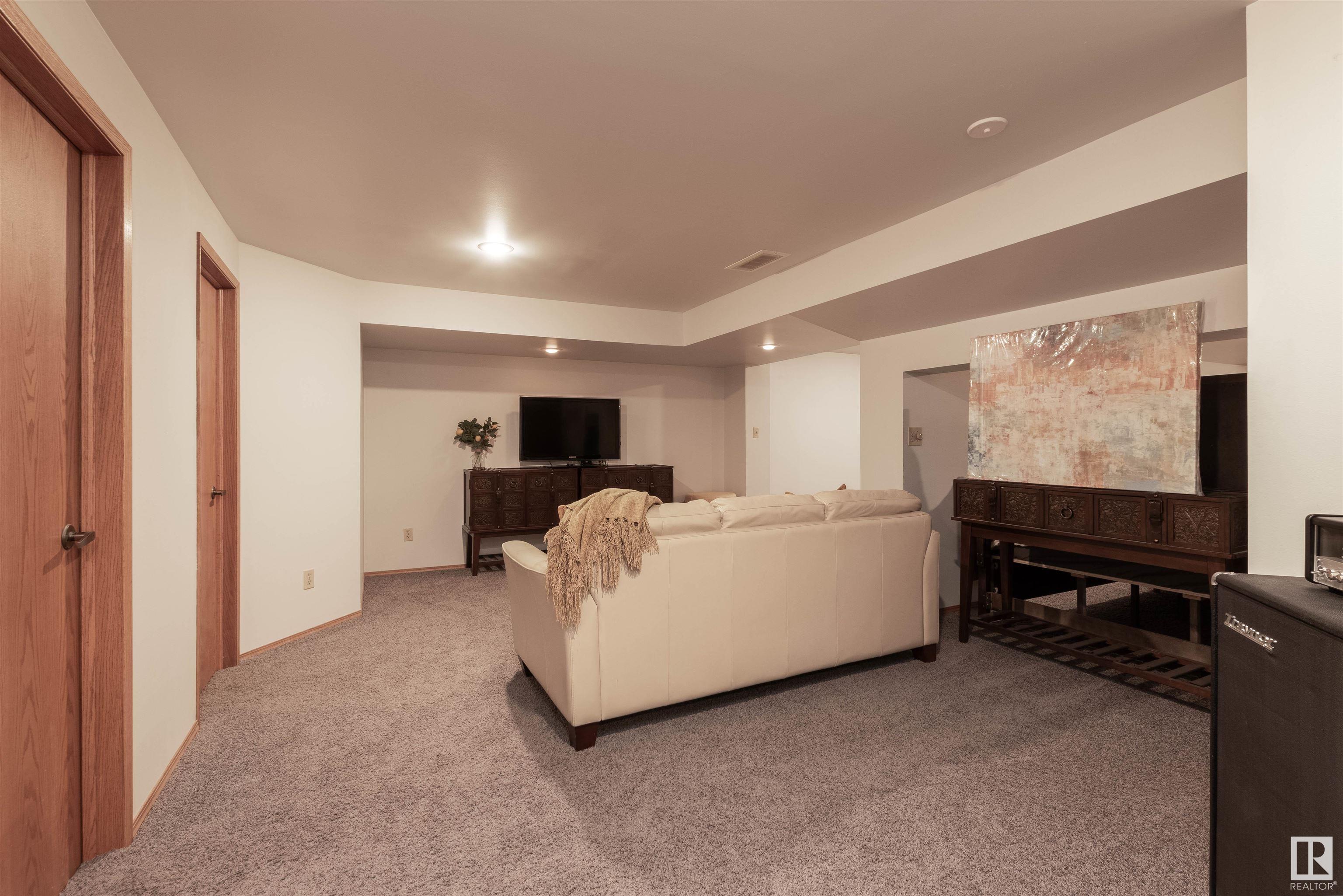 611 WOODBRIDGE Way