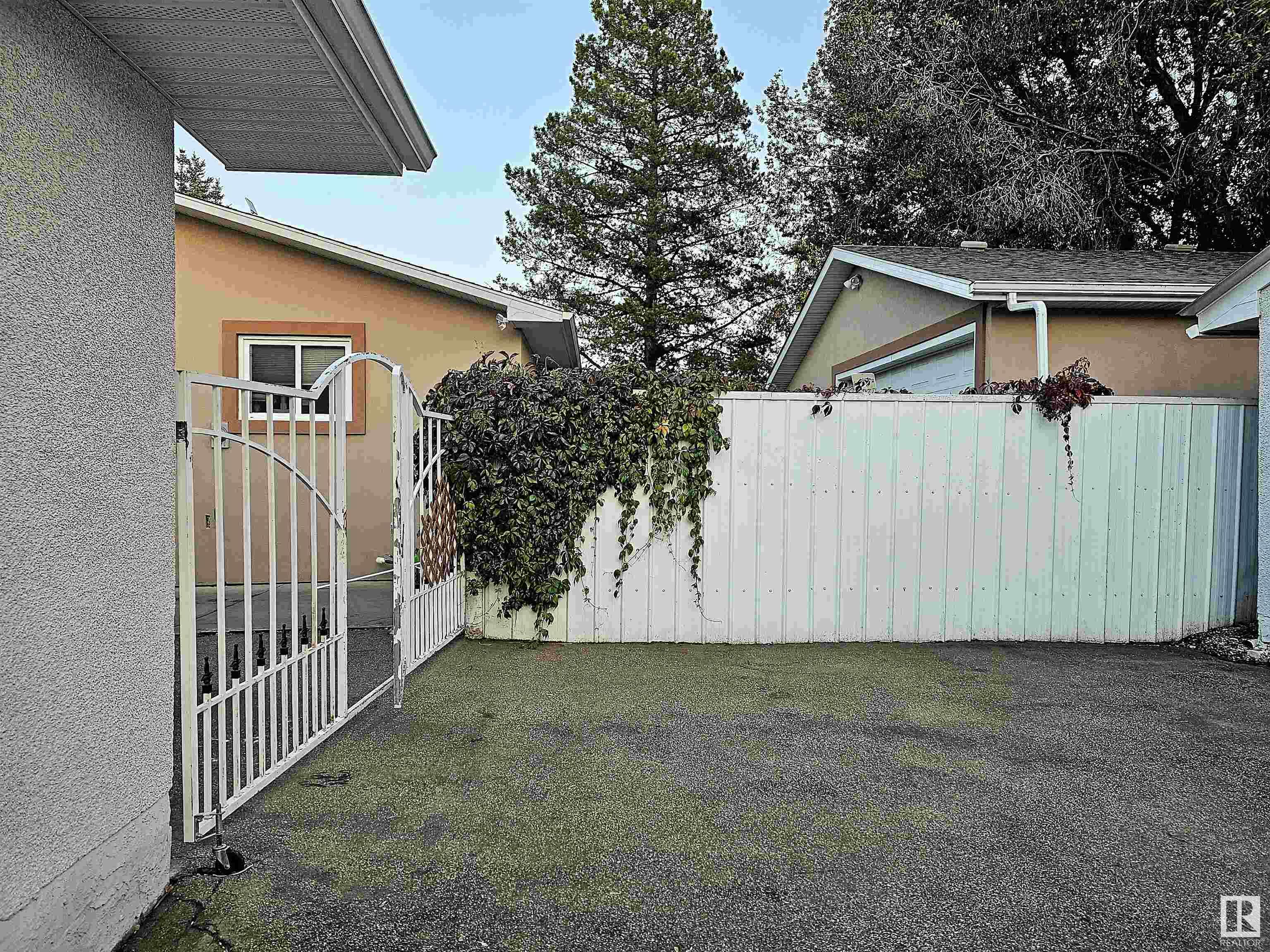 65 GLENHAVEN Crescent