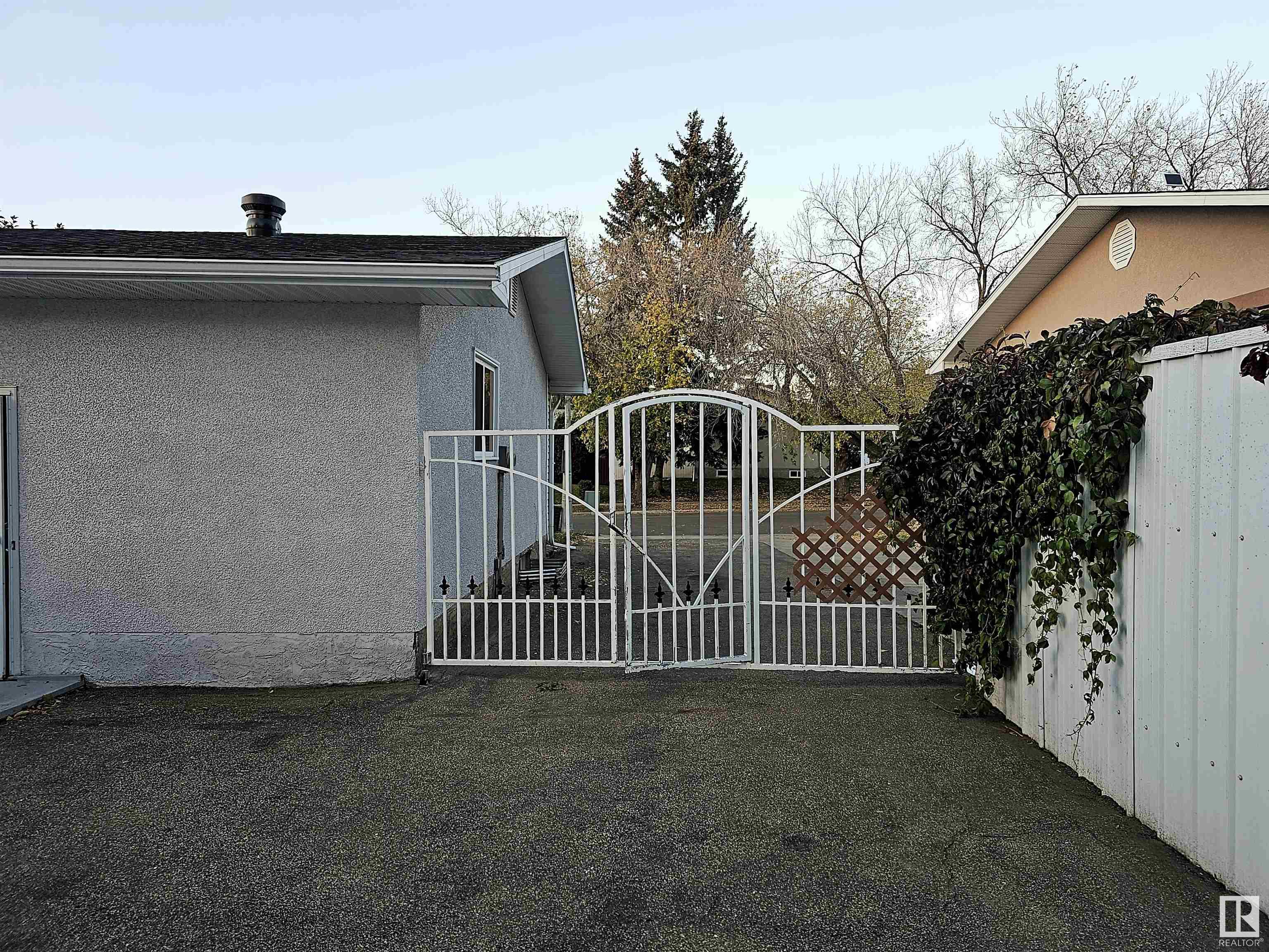 65 GLENHAVEN Crescent