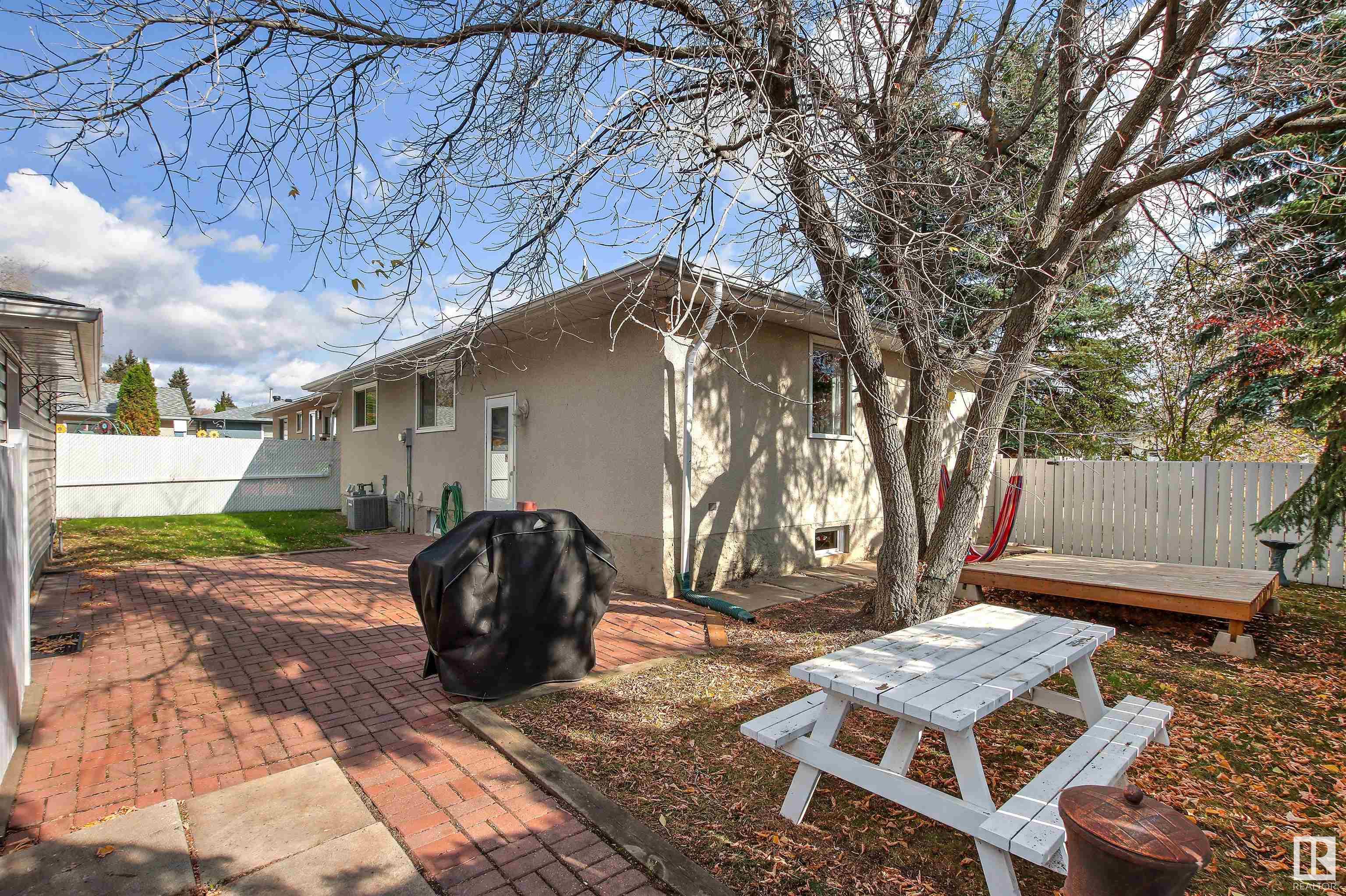 44 AMBER Crescent