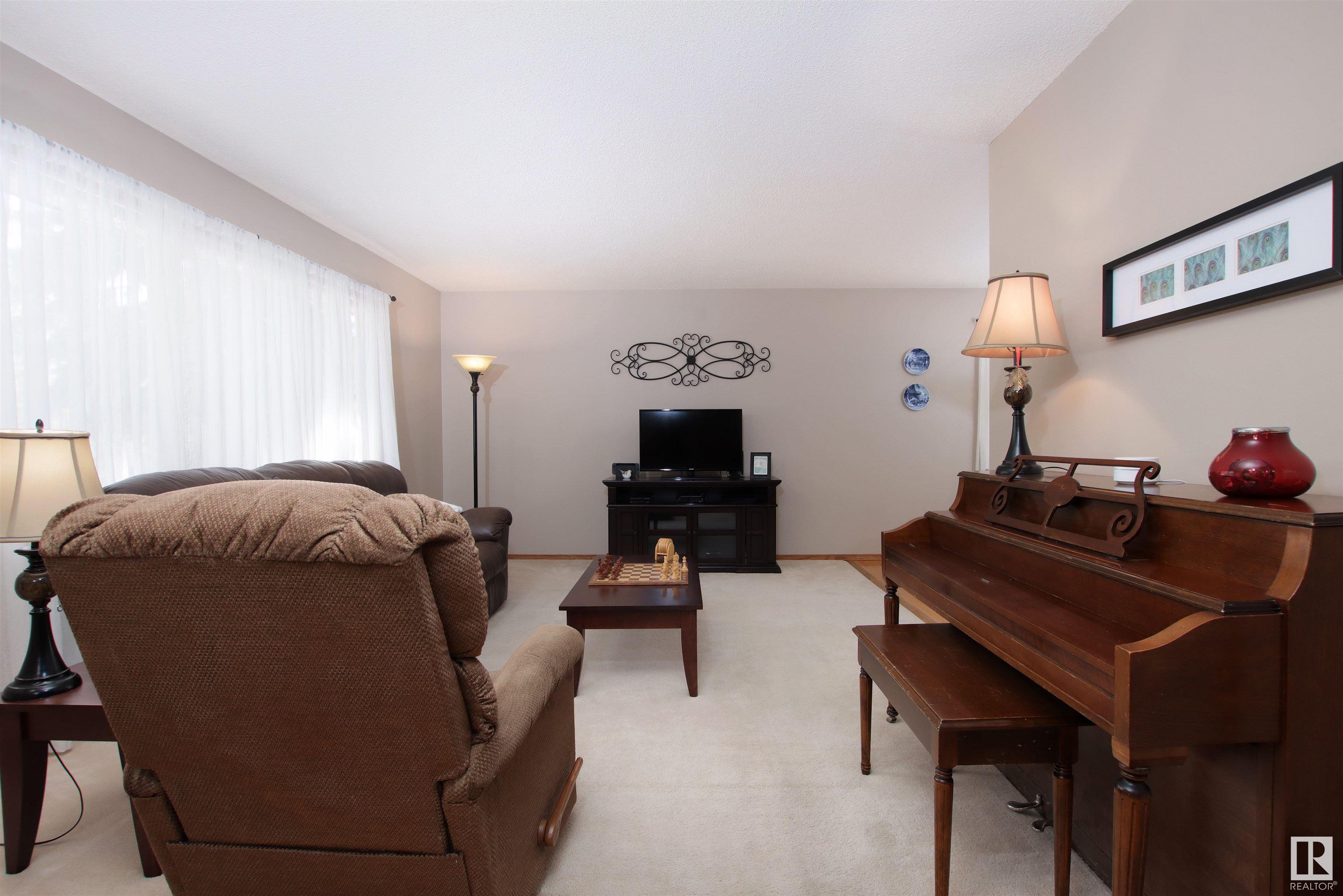 44 AMBER Crescent