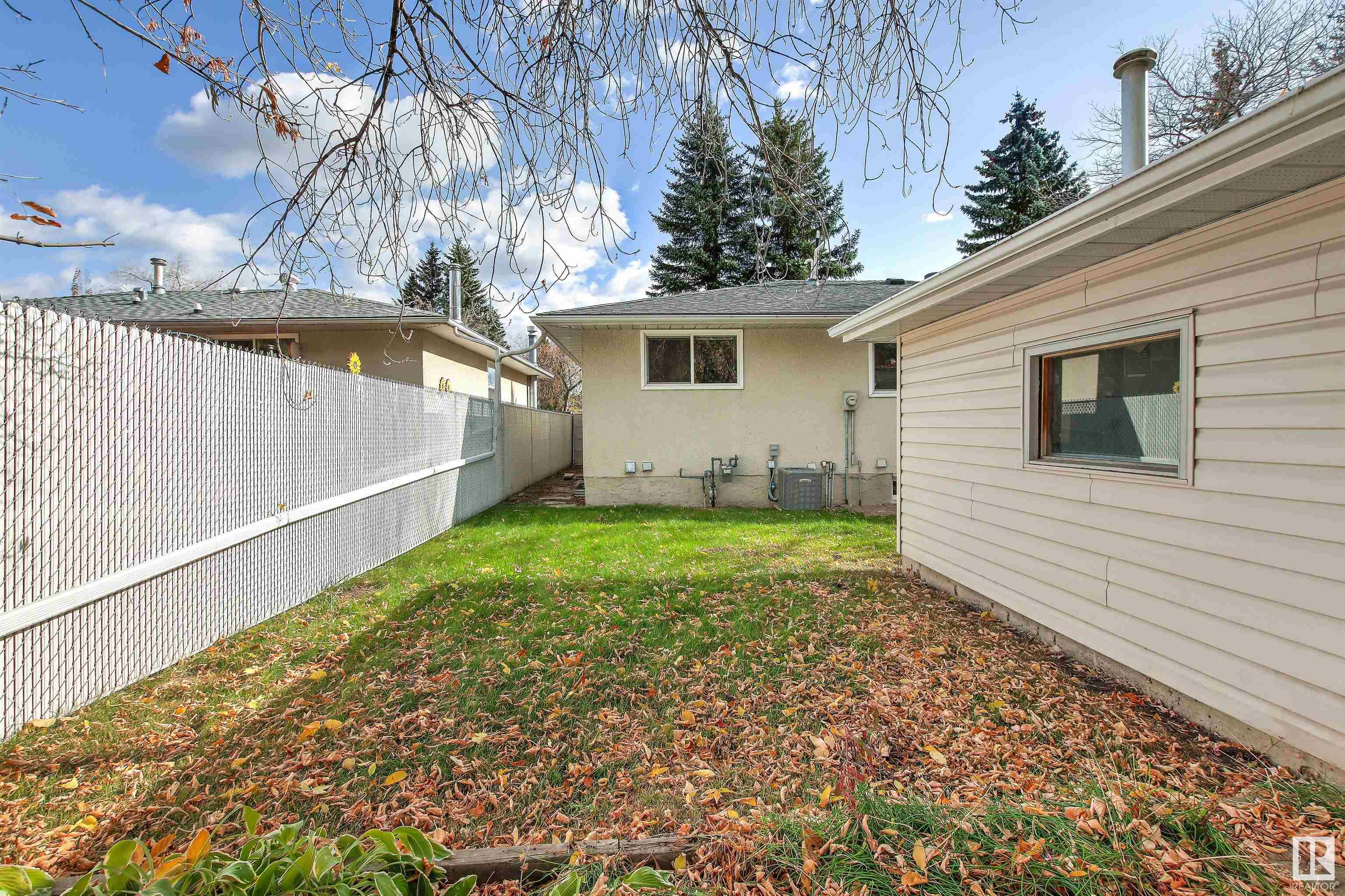 44 AMBER Crescent