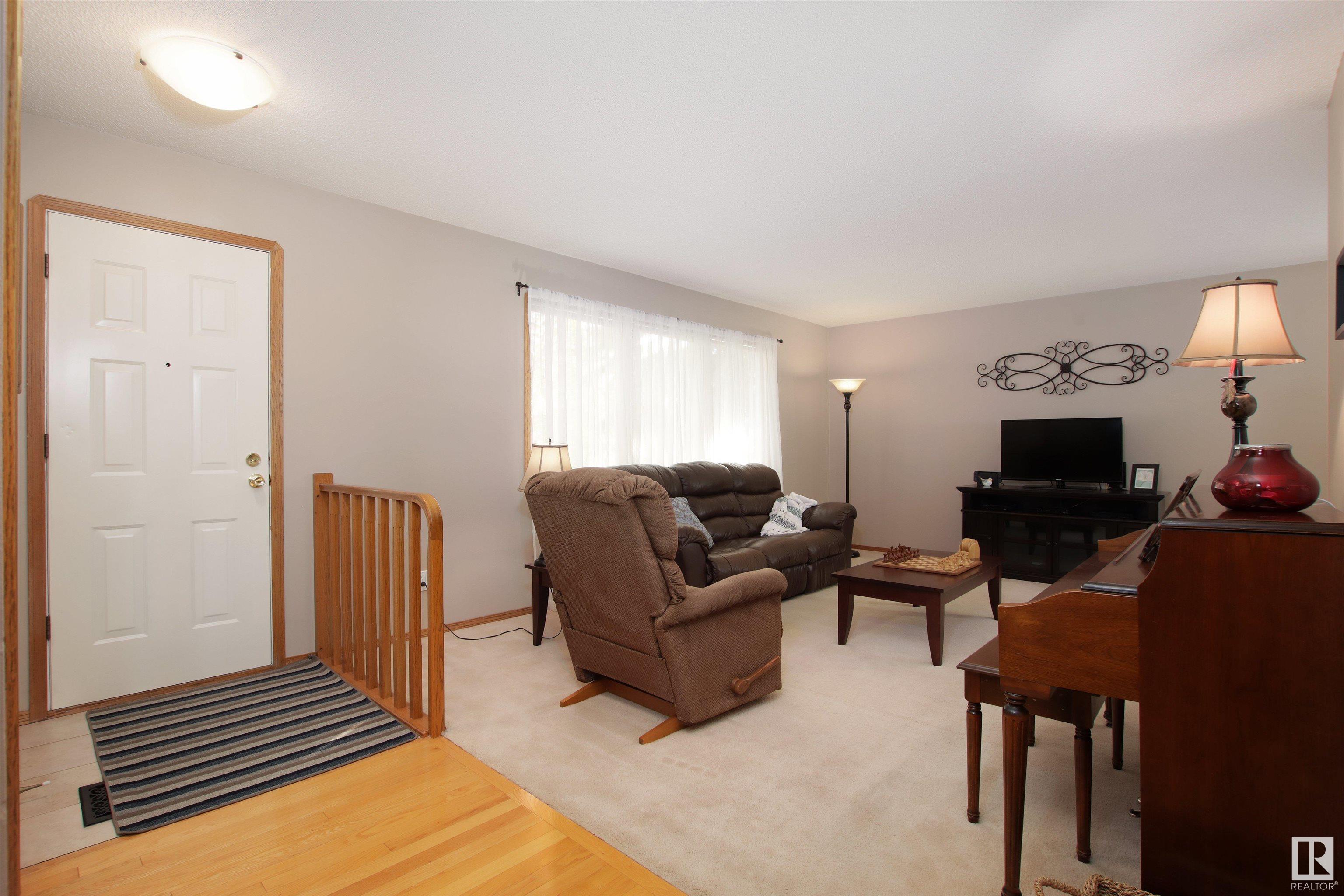 44 AMBER Crescent