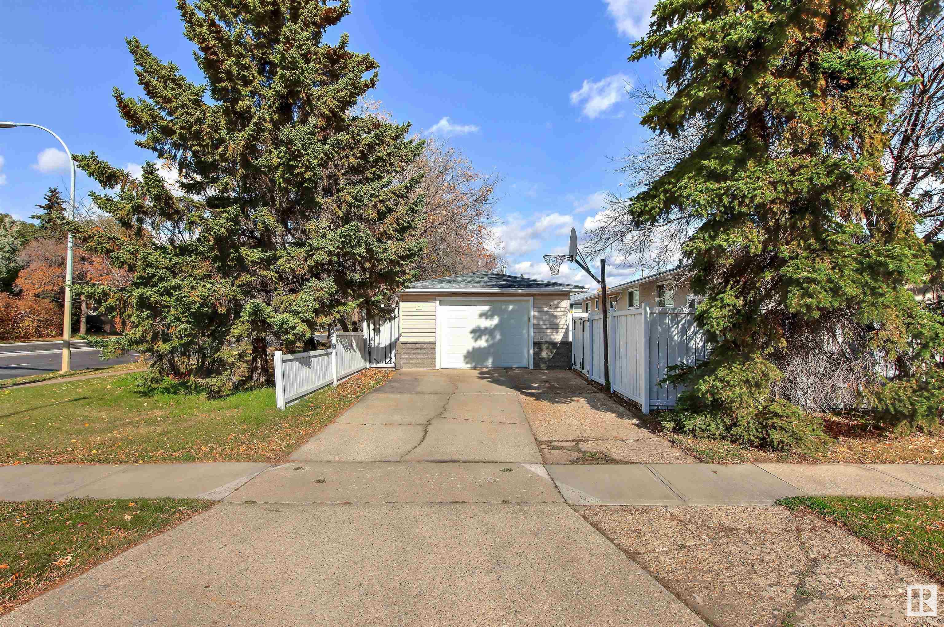44 AMBER Crescent