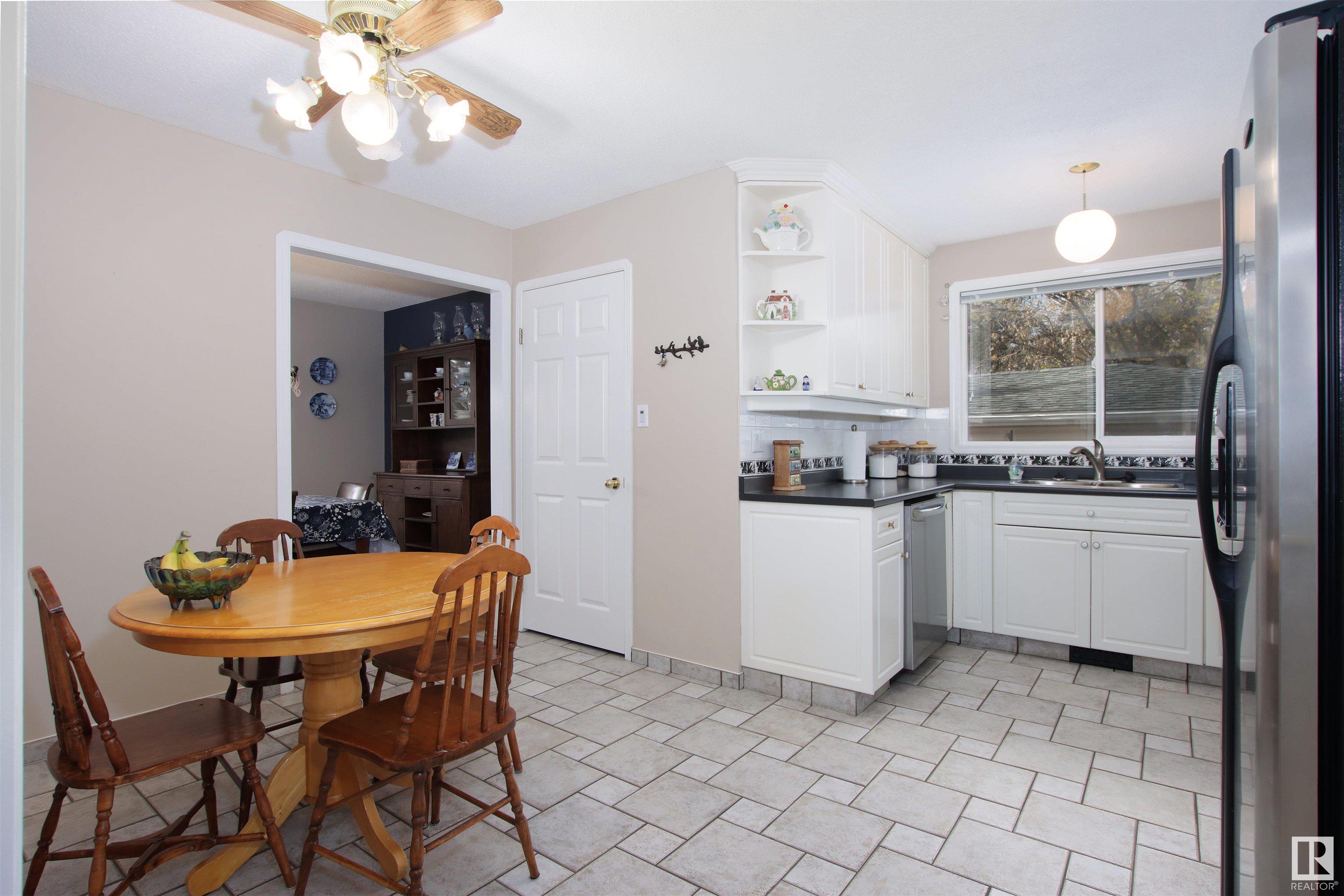 44 AMBER Crescent