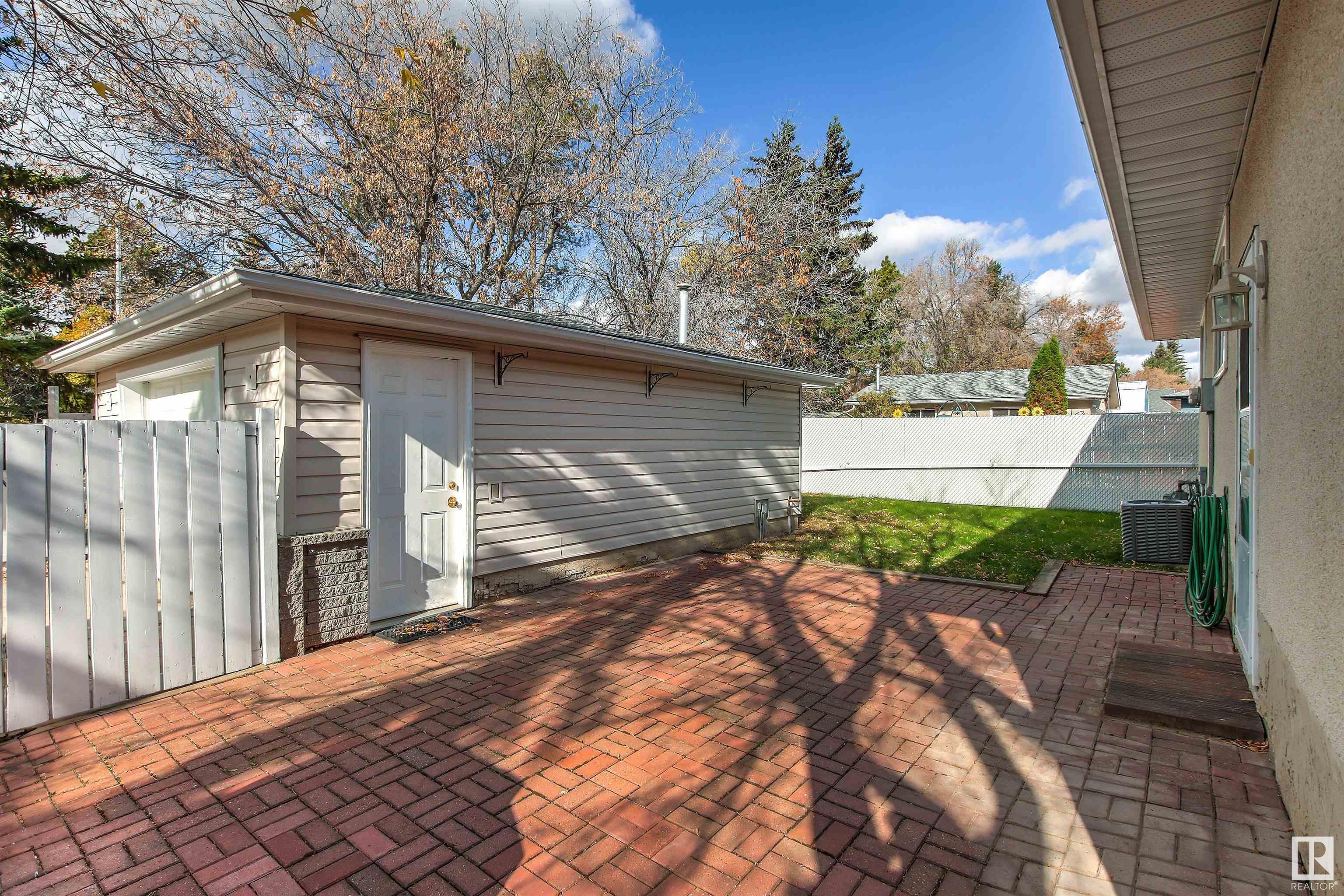 44 AMBER Crescent