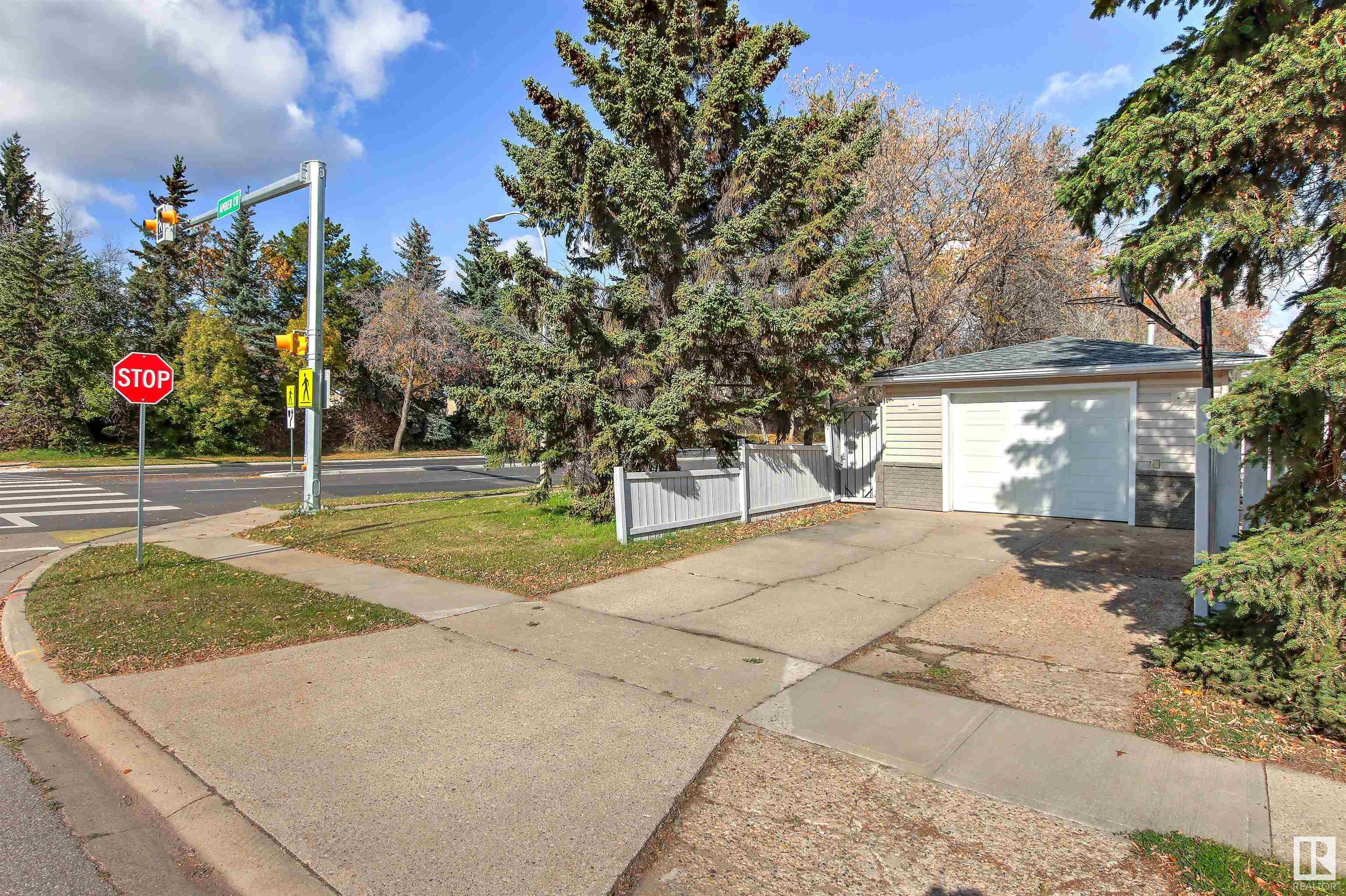 44 AMBER Crescent