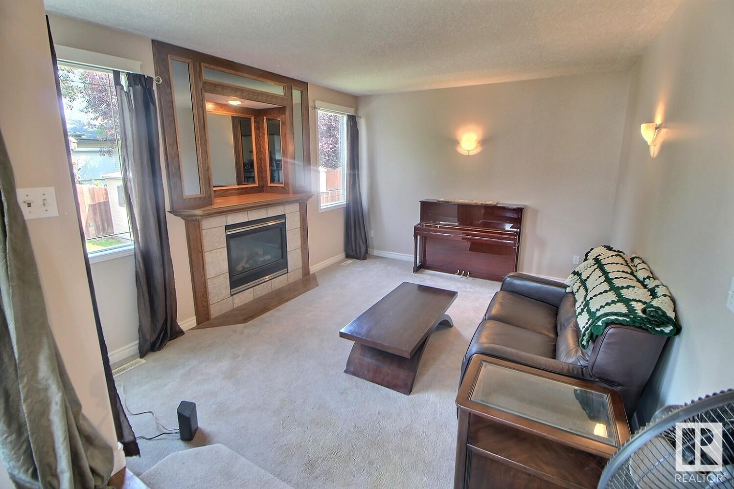 65 DUNFIELD Crescent