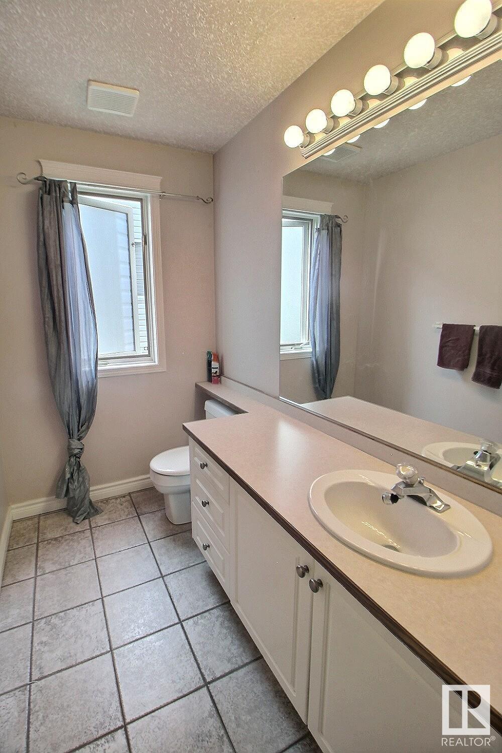 65 DUNFIELD Crescent