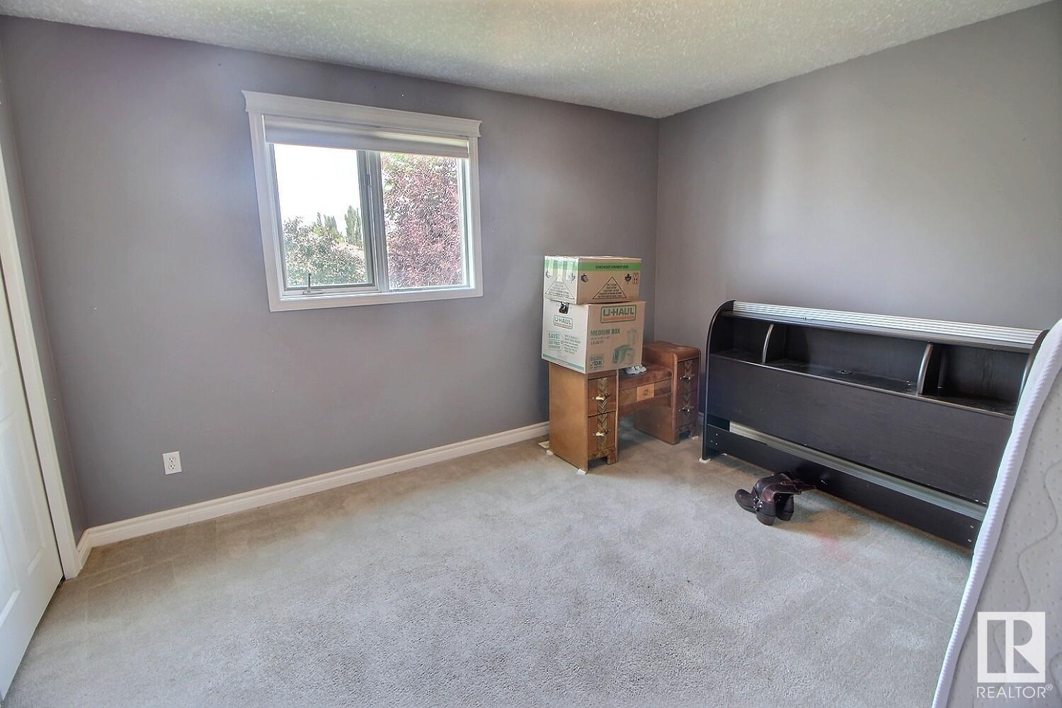 65 DUNFIELD Crescent