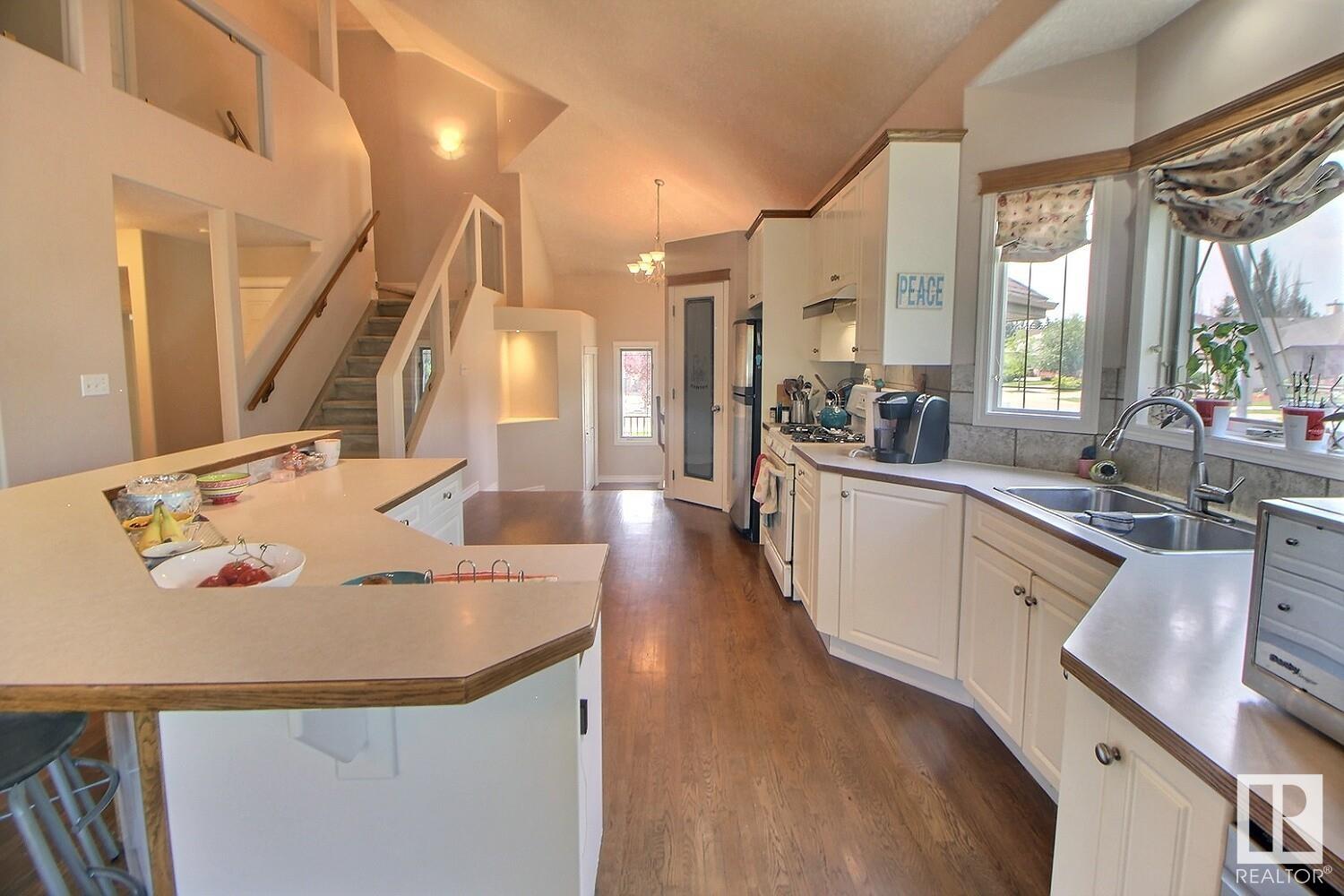 65 DUNFIELD Crescent