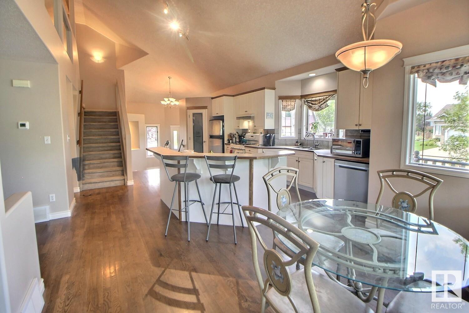 65 DUNFIELD Crescent