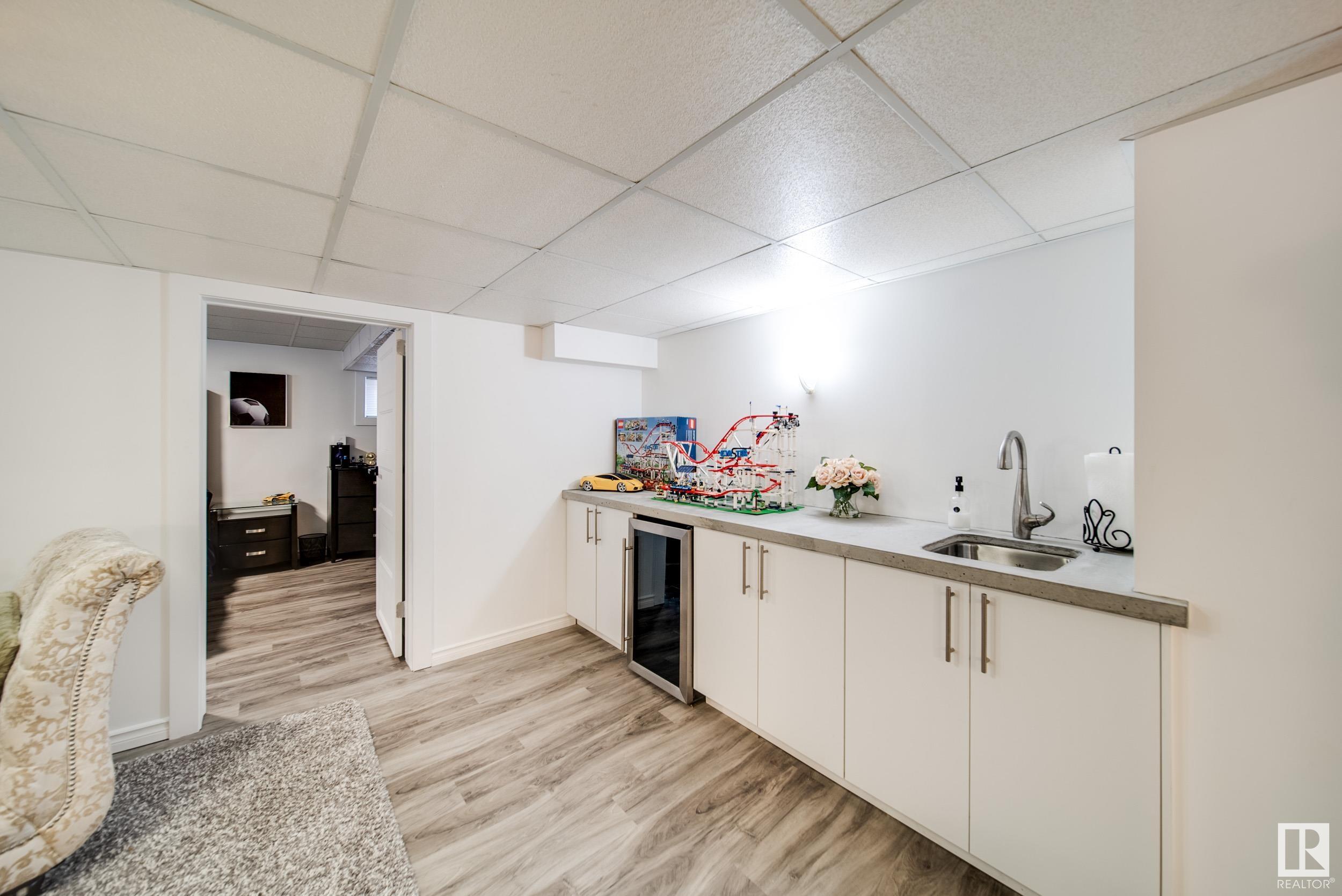 27 WELLAND Crescent